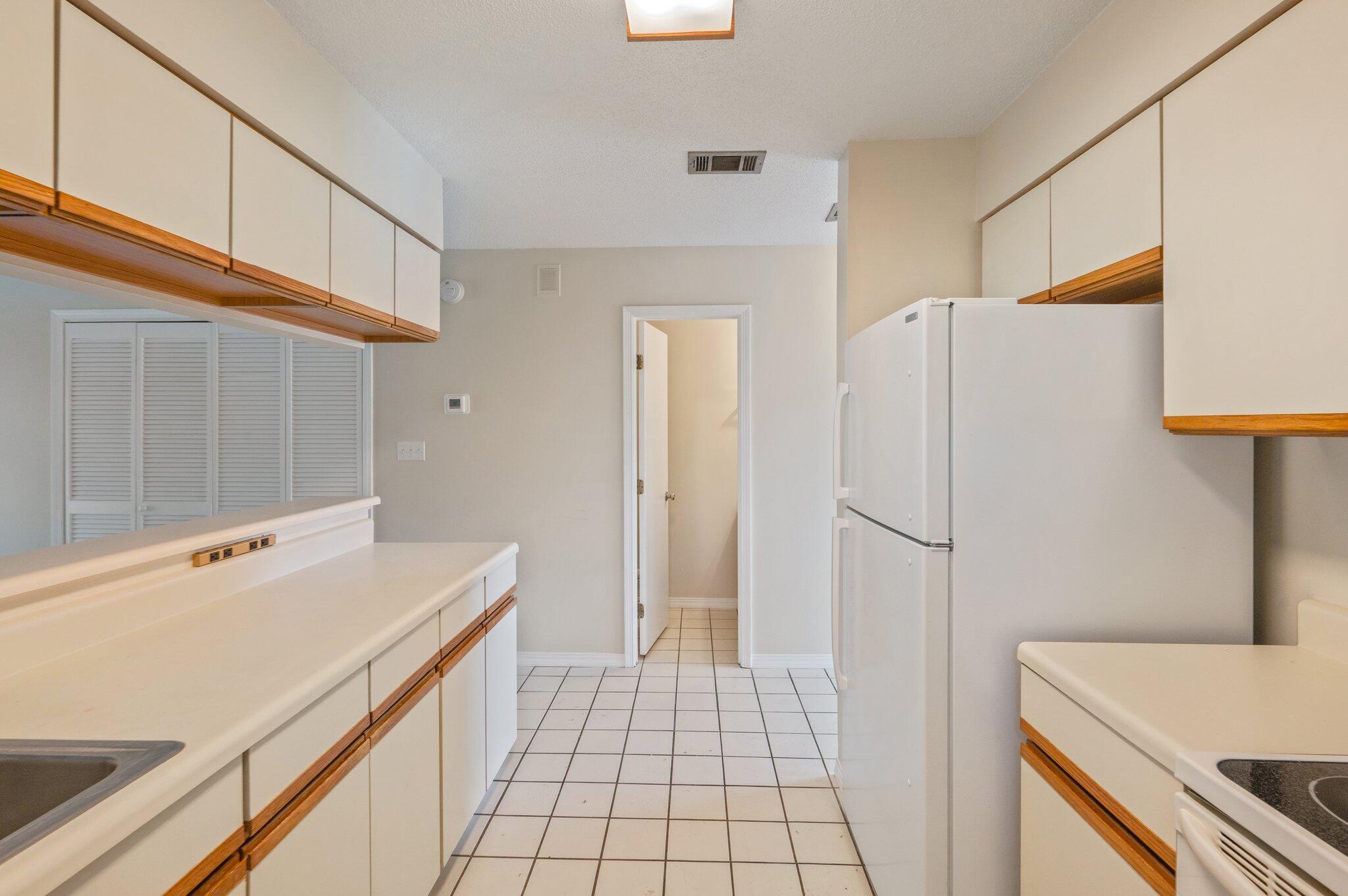 MAGNOLIA BAY CLUB - Residential Lease