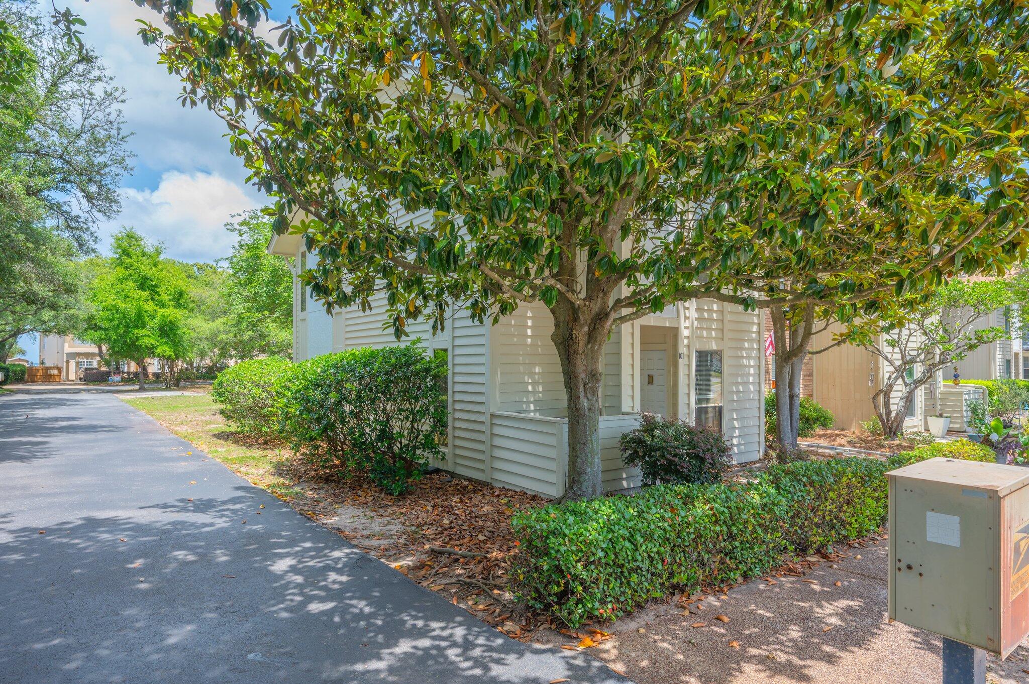MAGNOLIA BAY CLUB - Residential Lease