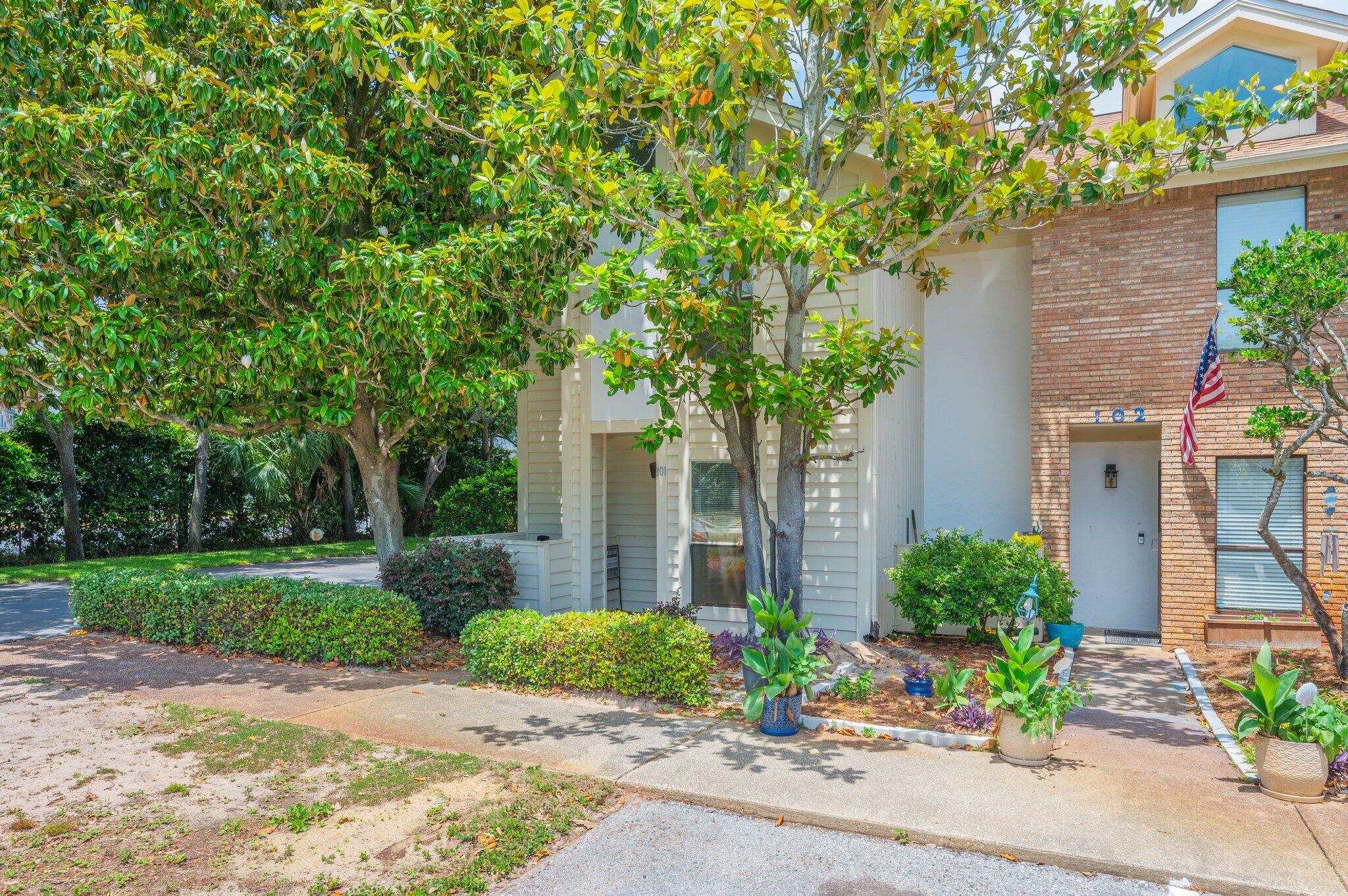 MAGNOLIA BAY CLUB - Residential Lease