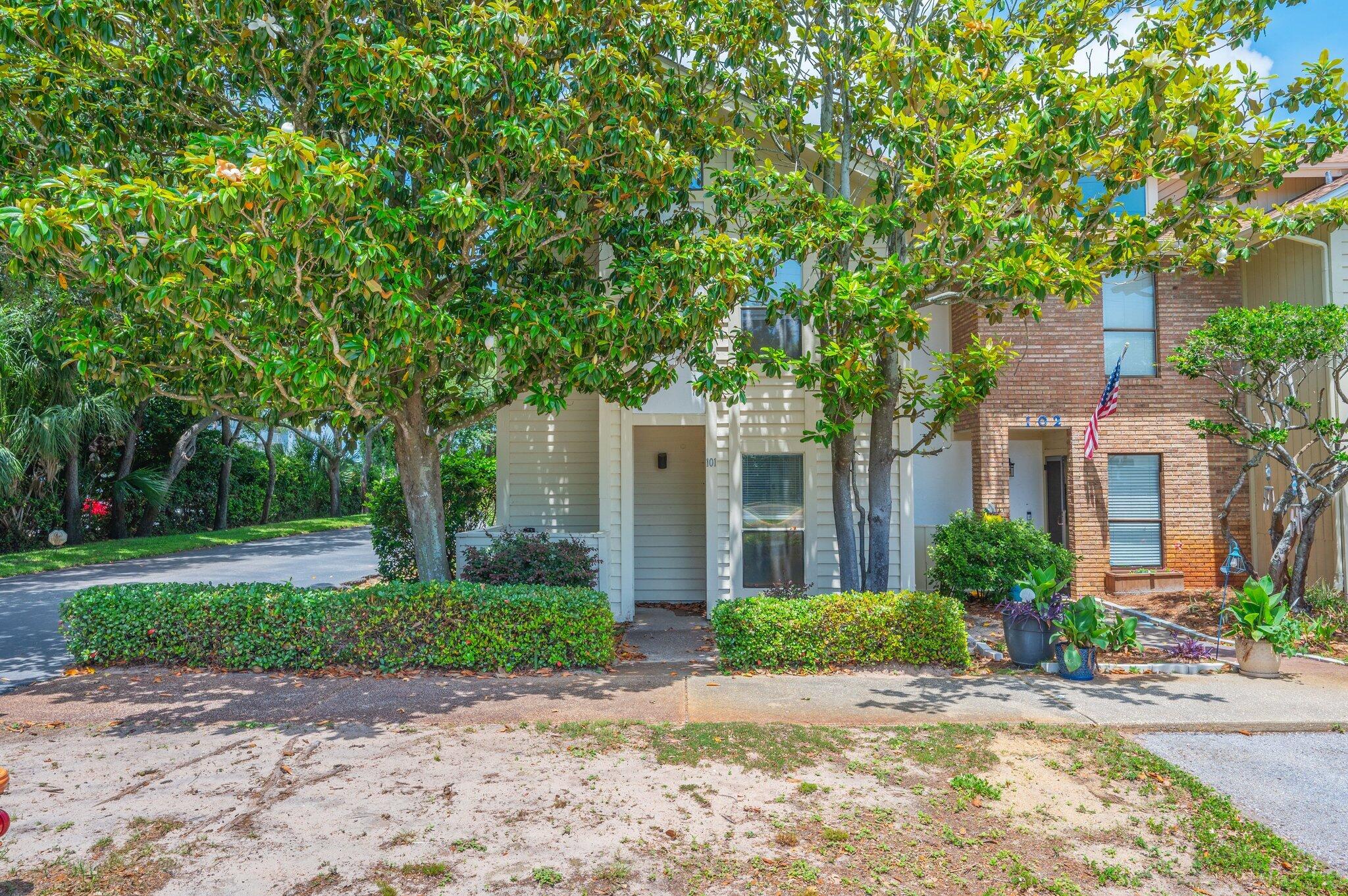 This spacious 2-bedroom, 2-bathroom townhome in Destin offers 1,333 square feet of comfortable living space. The open-concept layout provides a welcoming atmosphere, perfect for small families, couples, or professionals. Situated in a desirable community, residents can enjoy access to a sparkling community pool, ideal for relaxing or entertaining. Conveniently located near Destin's shopping, dining, and stunning beaches, this townhome offers the perfect balance of comfort and convenience. Application requirements are background check and credit check (for everyone 18 and over), credit score minimum of 600, household income of $5000 and one year consistent employment unless you are moving here for employment and can provide offer letter!