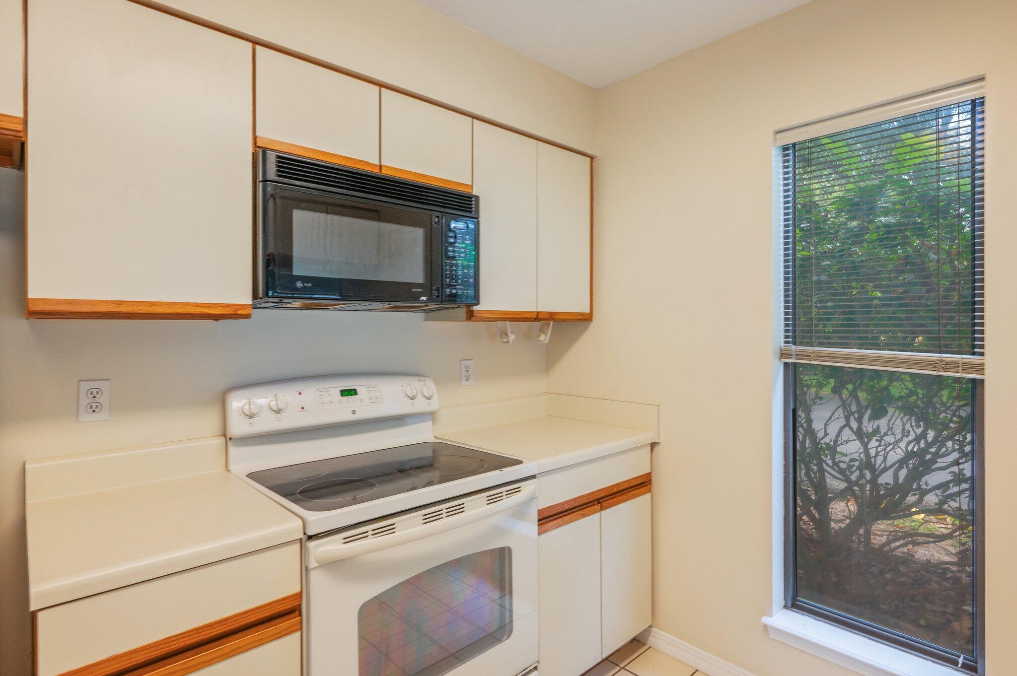 MAGNOLIA BAY CLUB - Residential Lease