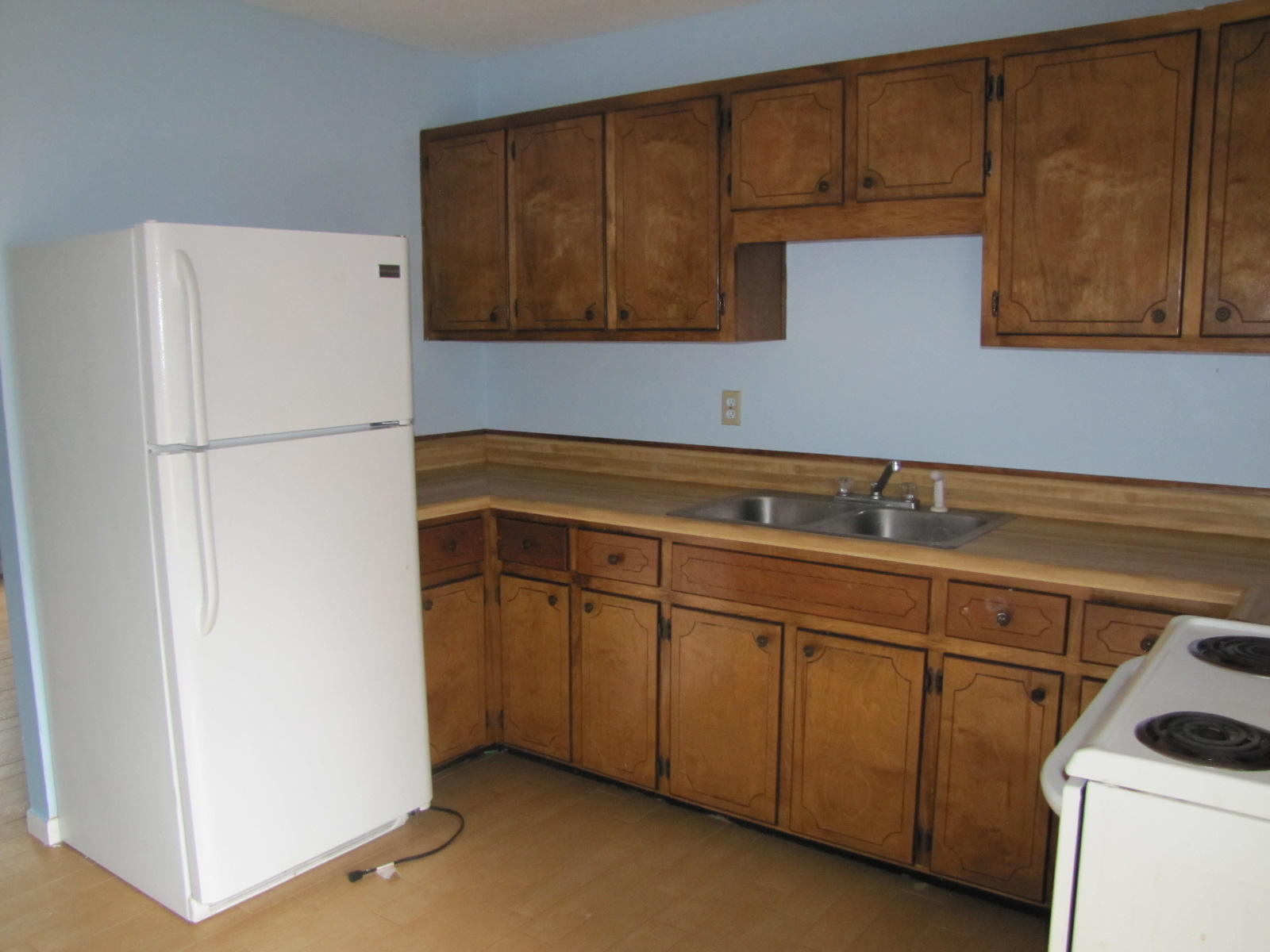 CRESTWOOD MANOR - Residential Lease