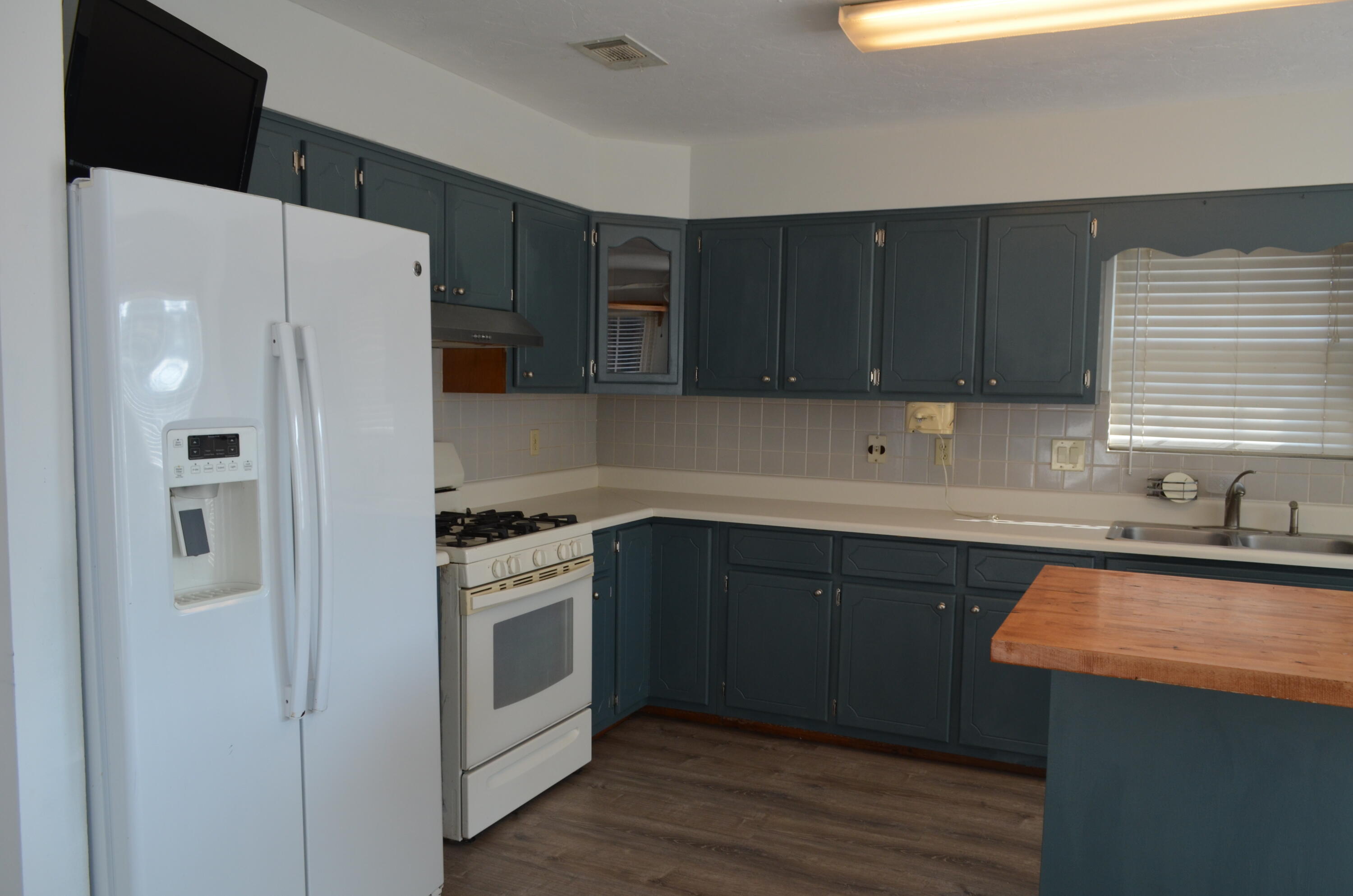 MEADOW WOODS - Residential Lease