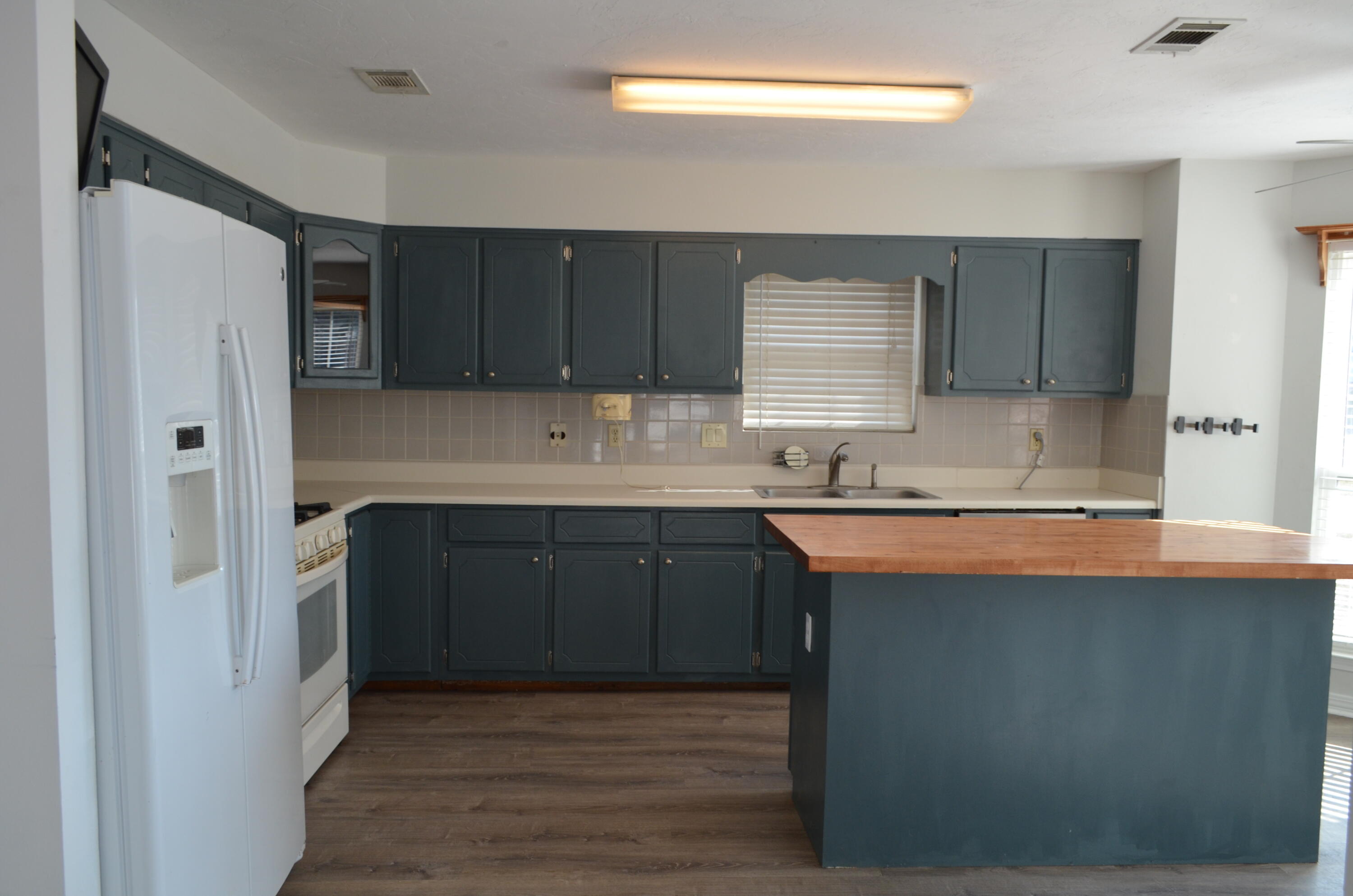 MEADOW WOODS - Residential Lease