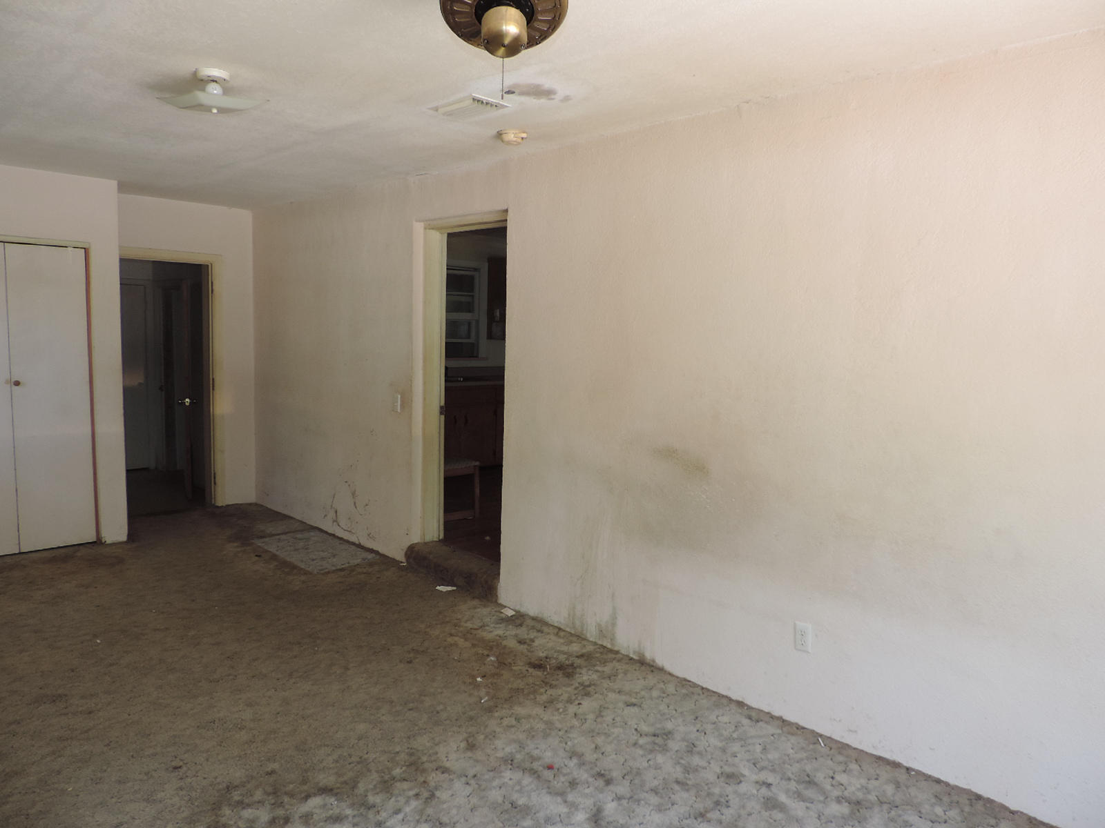 ELLIOTTS POINT - Residential