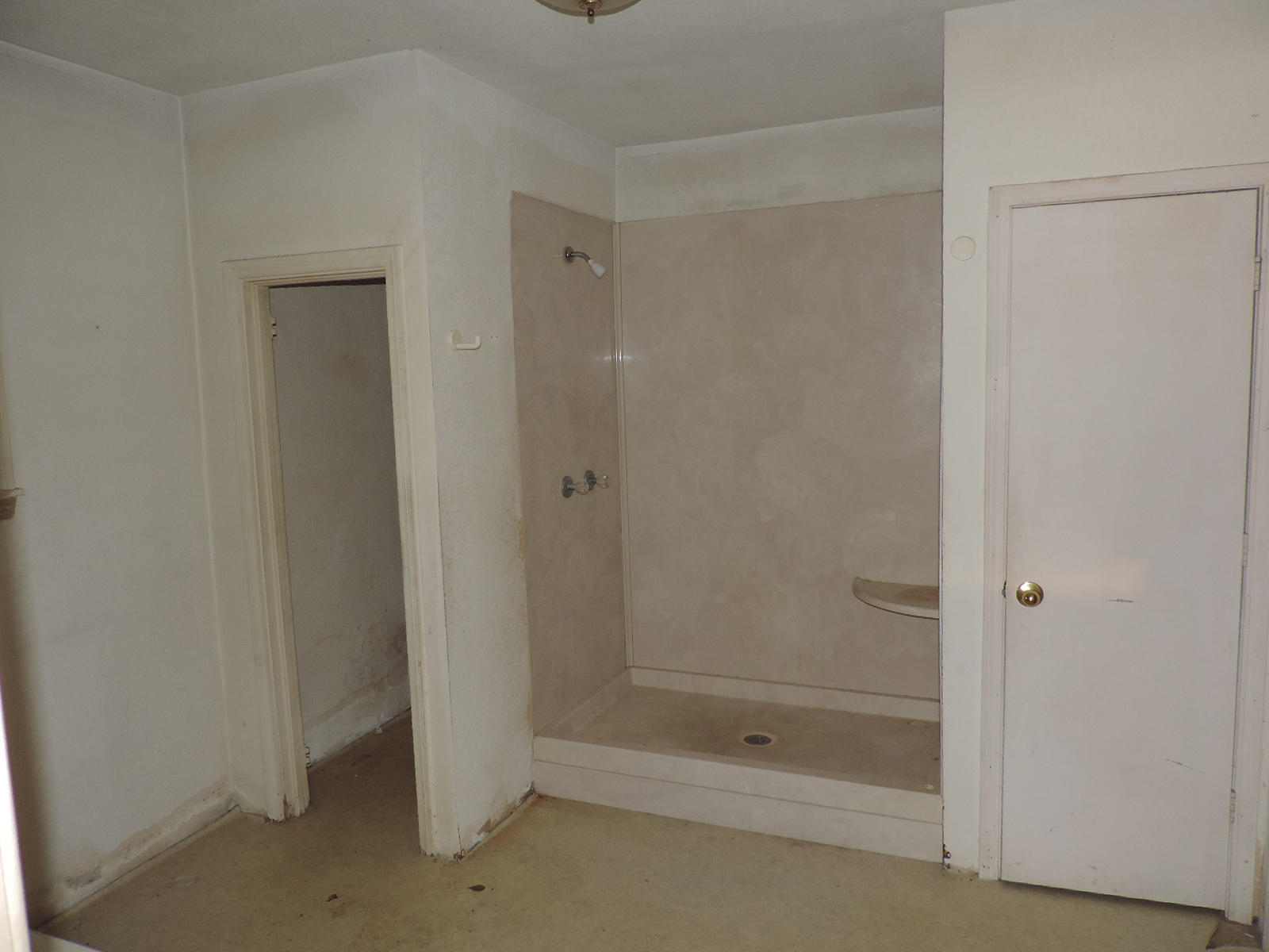 ELLIOTTS POINT - Residential