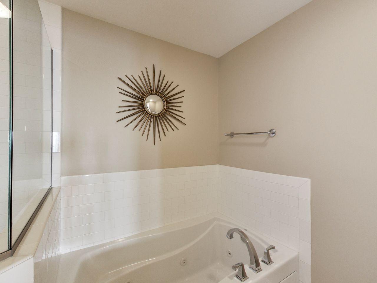 HOLIDAY ISLE TOWERS CONDO - Residential