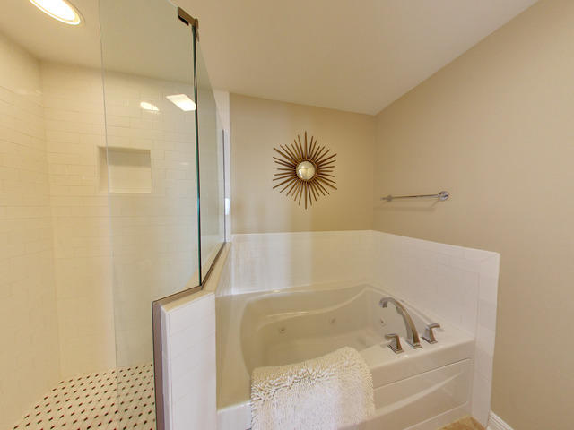 HOLIDAY ISLE TOWERS CONDO - Residential