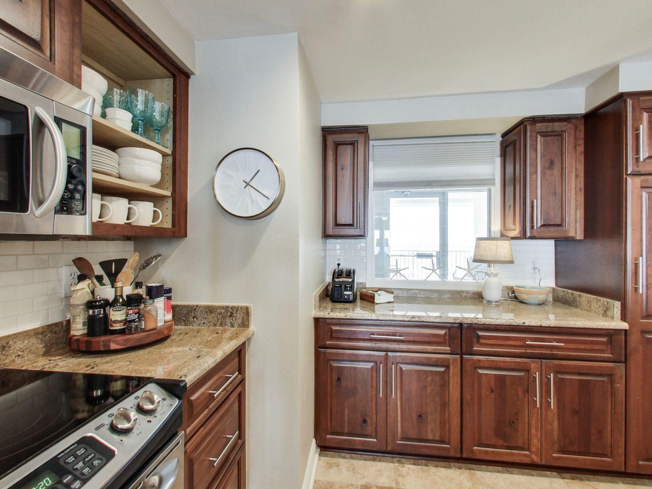 HOLIDAY ISLE TOWERS CONDO - Residential