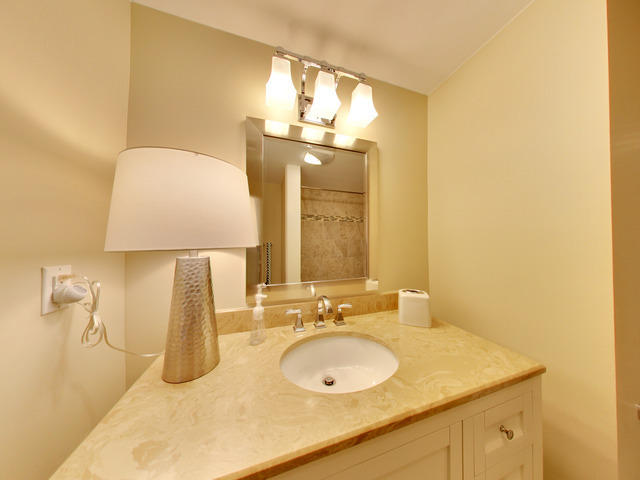 HOLIDAY ISLE TOWERS CONDO - Residential