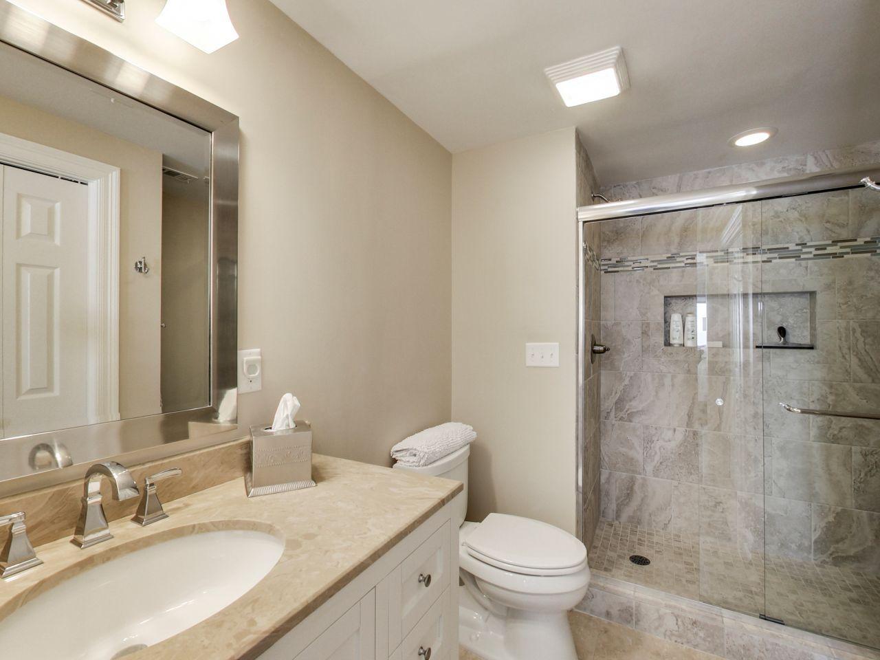 HOLIDAY ISLE TOWERS CONDO - Residential