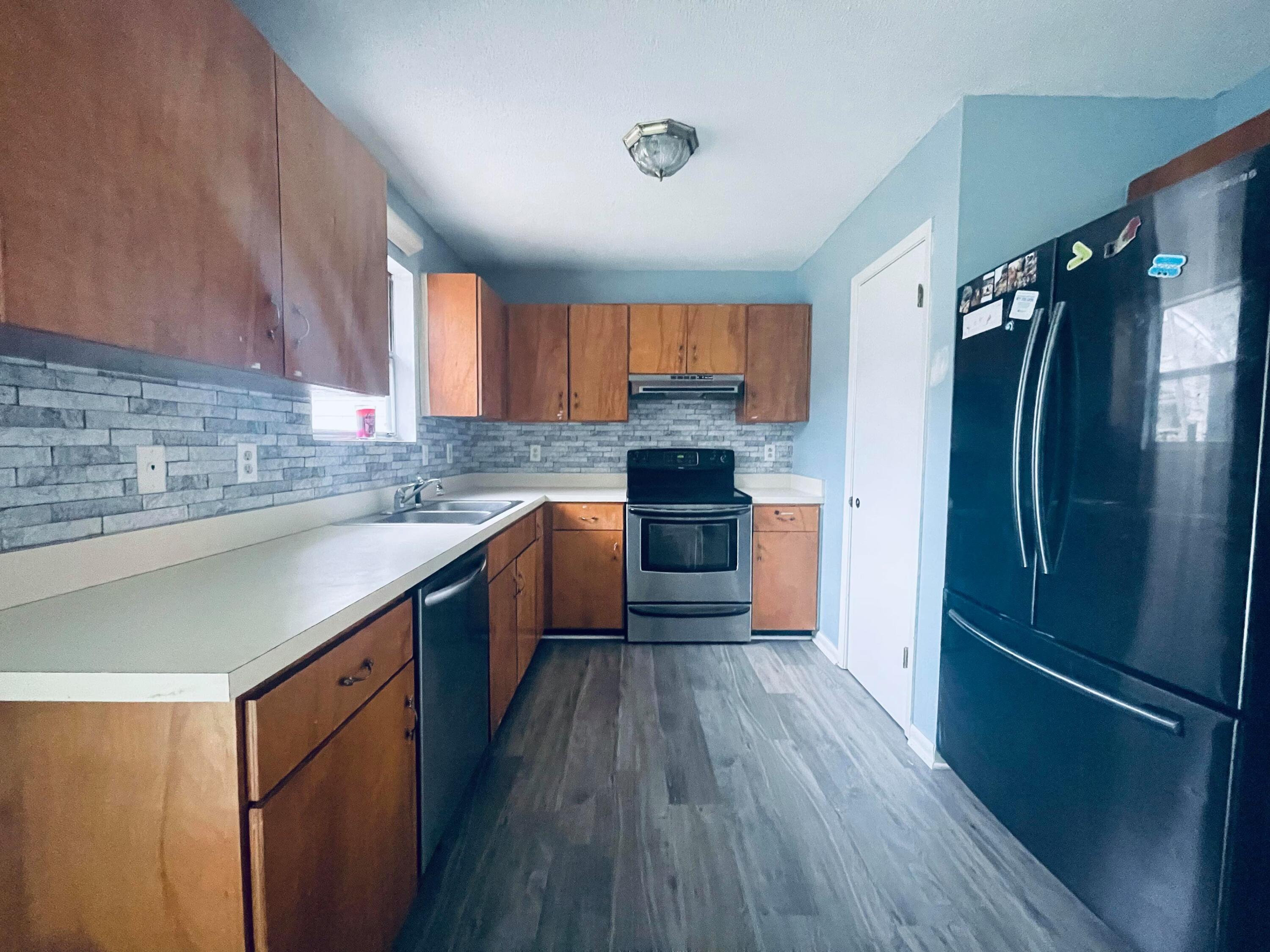 LAKEWOOD - Residential Lease