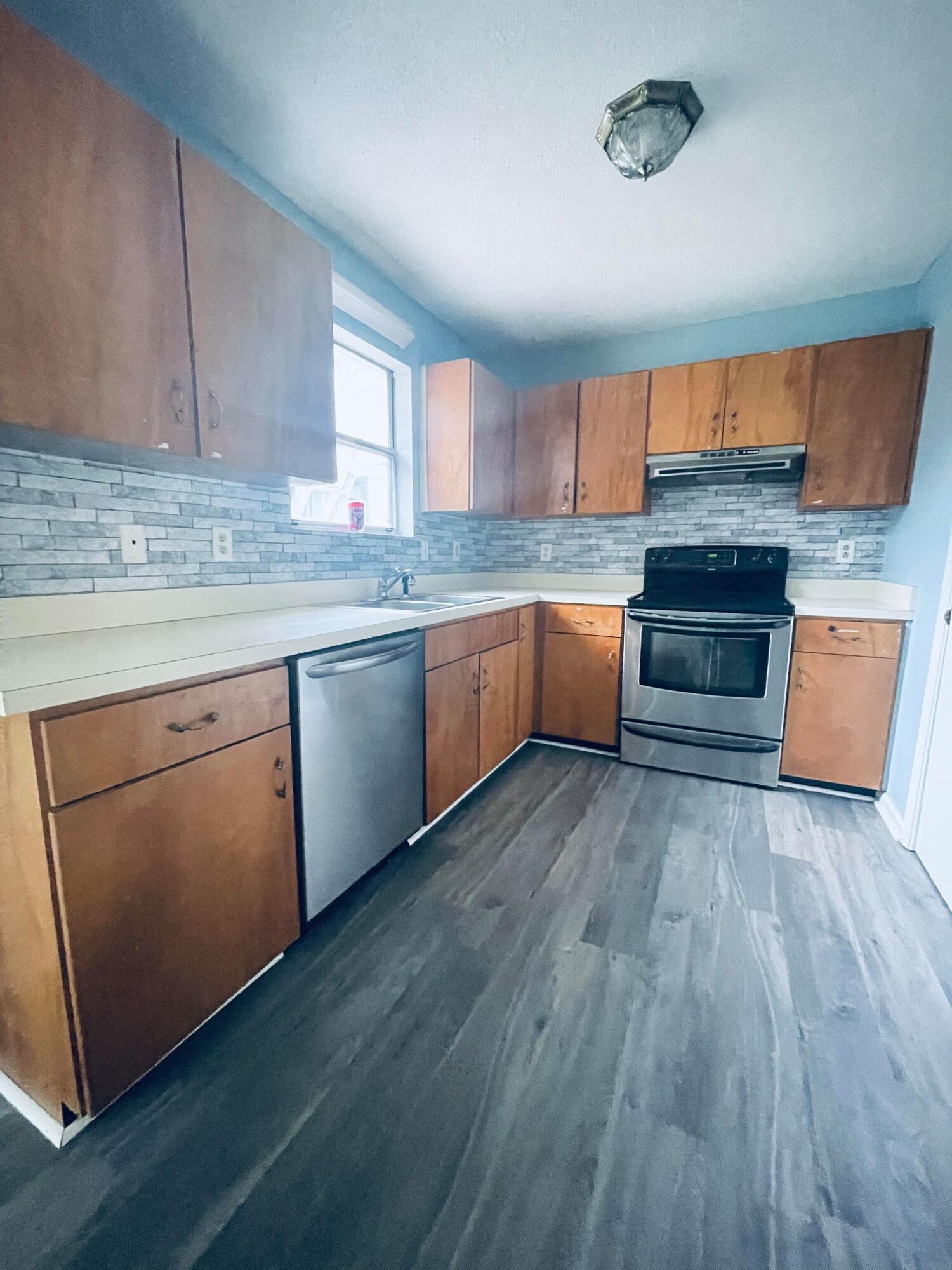 LAKEWOOD - Residential Lease