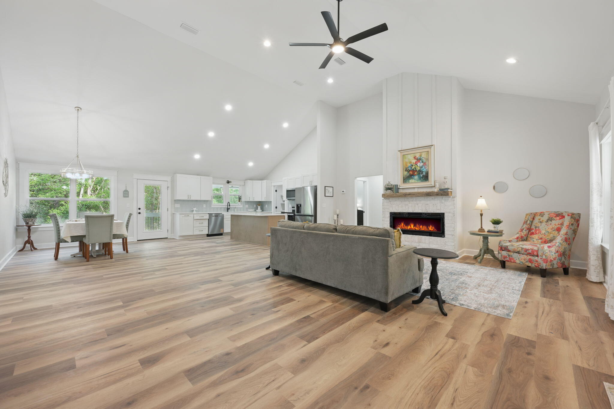 SPRING HILL ESTATES - Residential