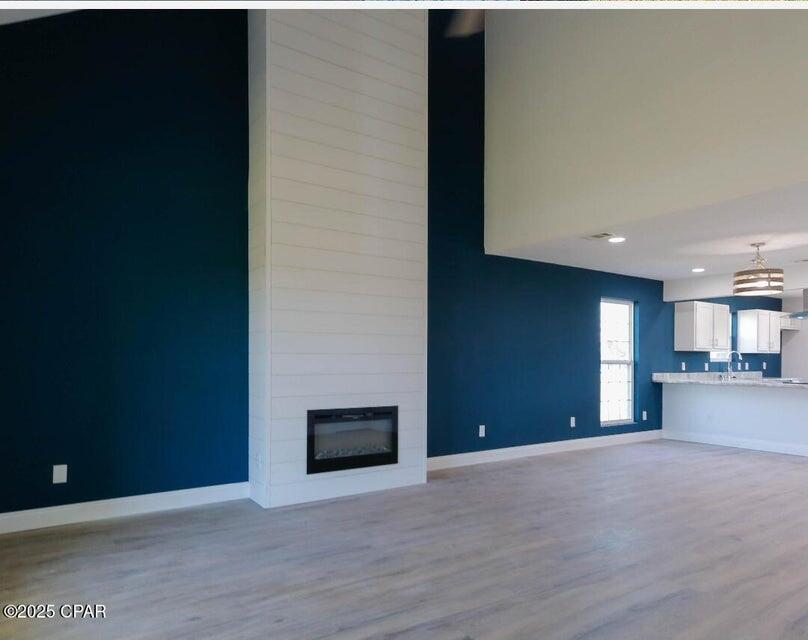 ROLLING HILLS - Residential