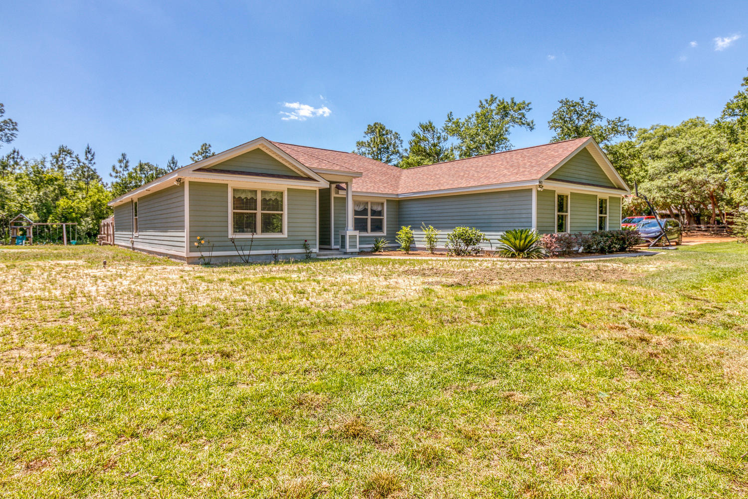 HOLLY WOODS - Residential