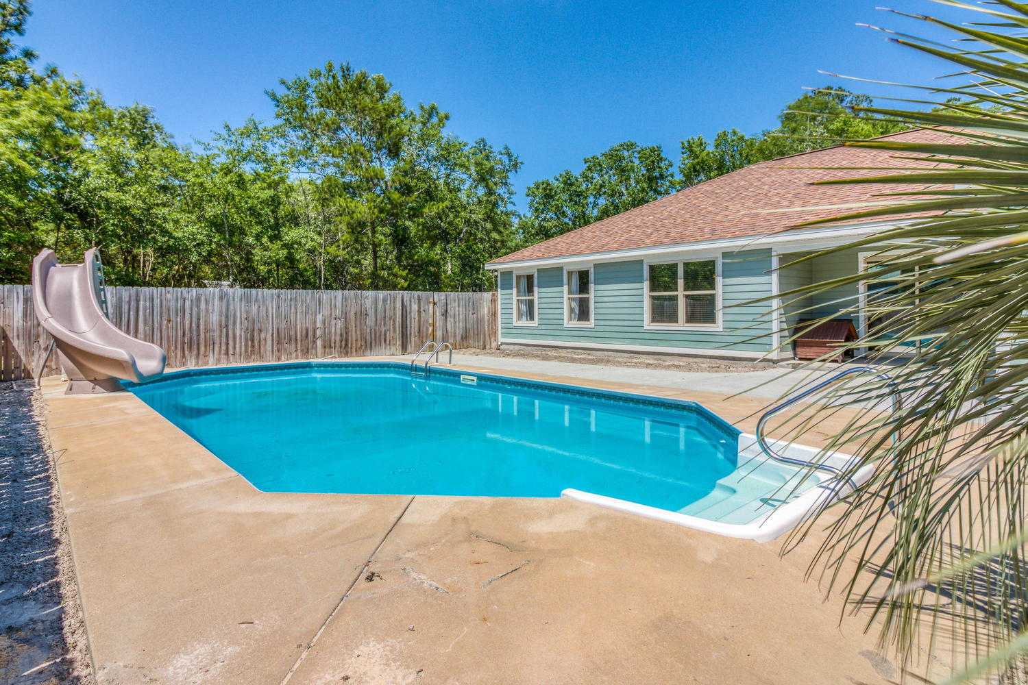 HOLLY WOODS - Residential