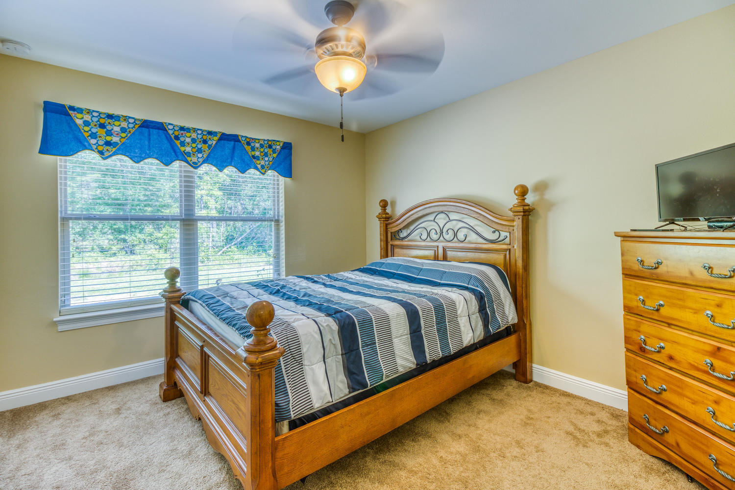 HOLLY WOODS - Residential