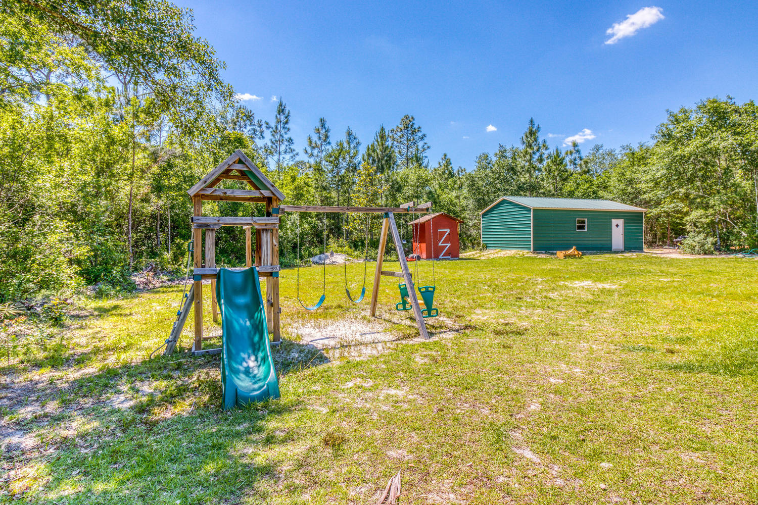 HOLLY WOODS - Residential