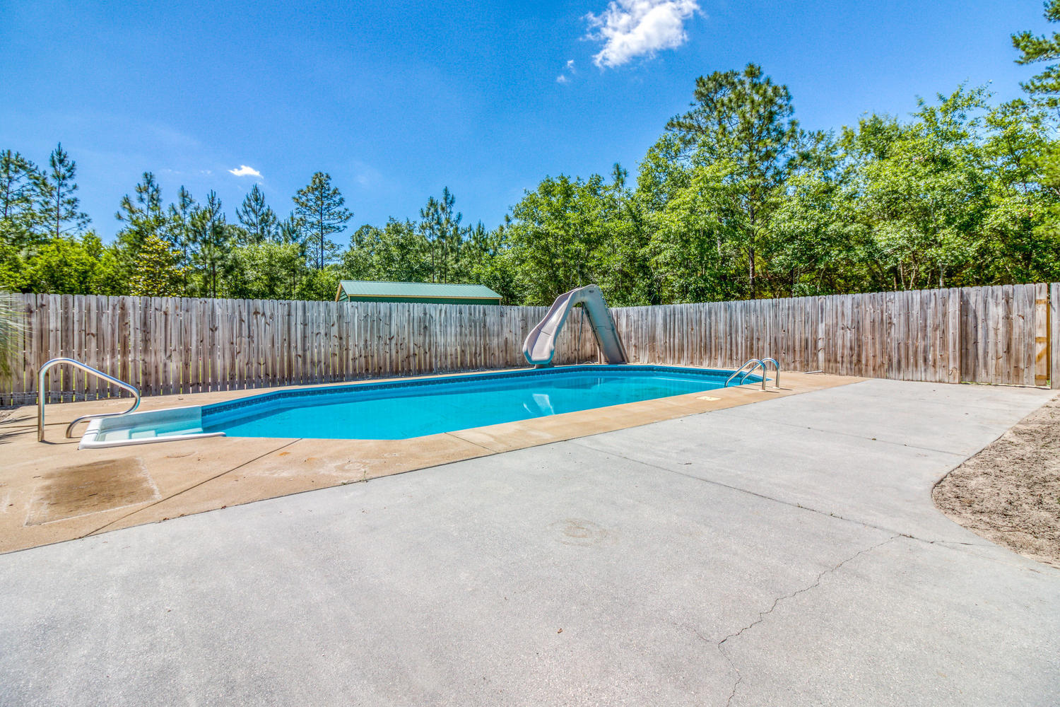 HOLLY WOODS - Residential