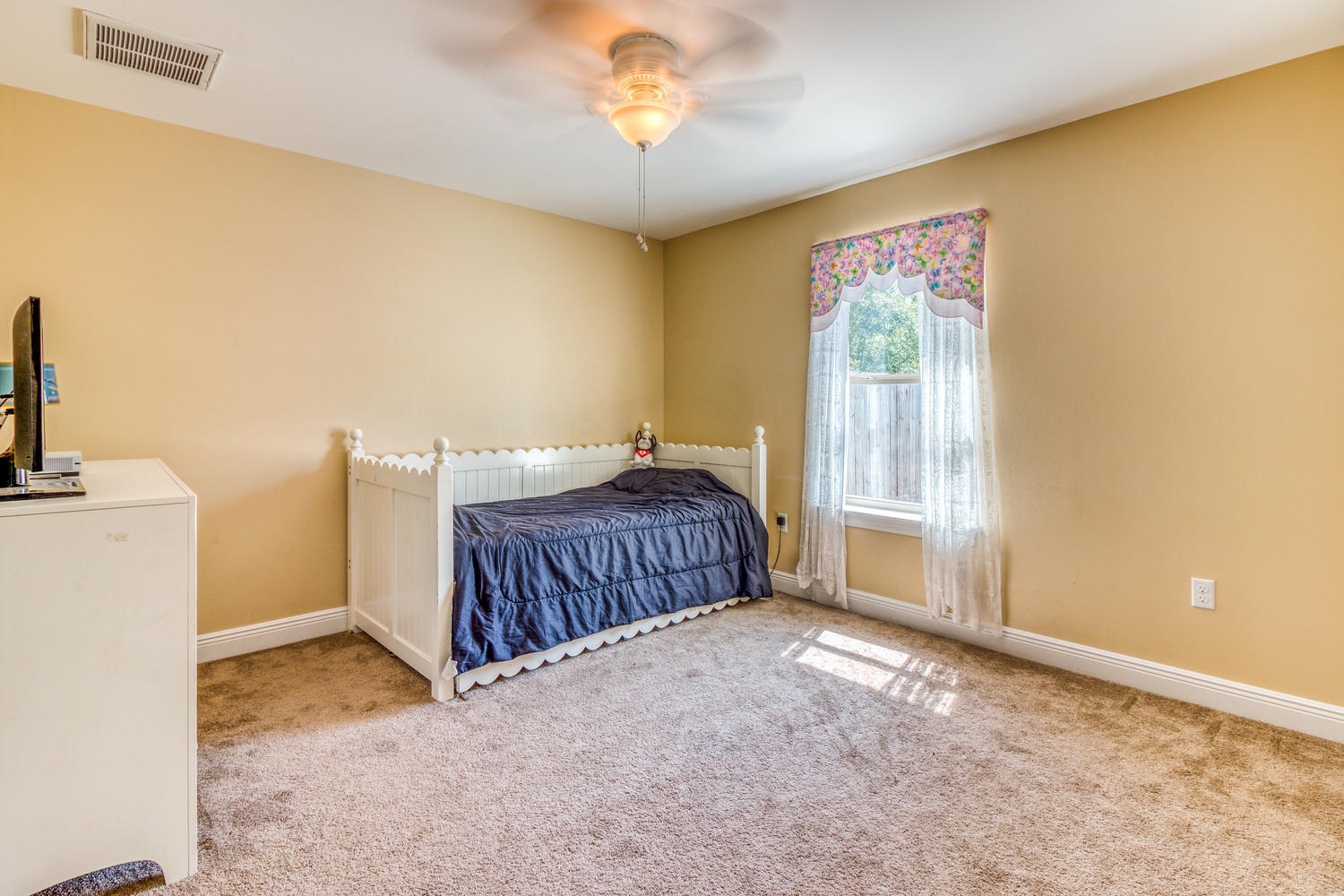 HOLLY WOODS - Residential