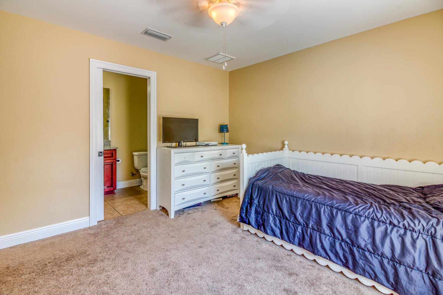 HOLLY WOODS - Residential