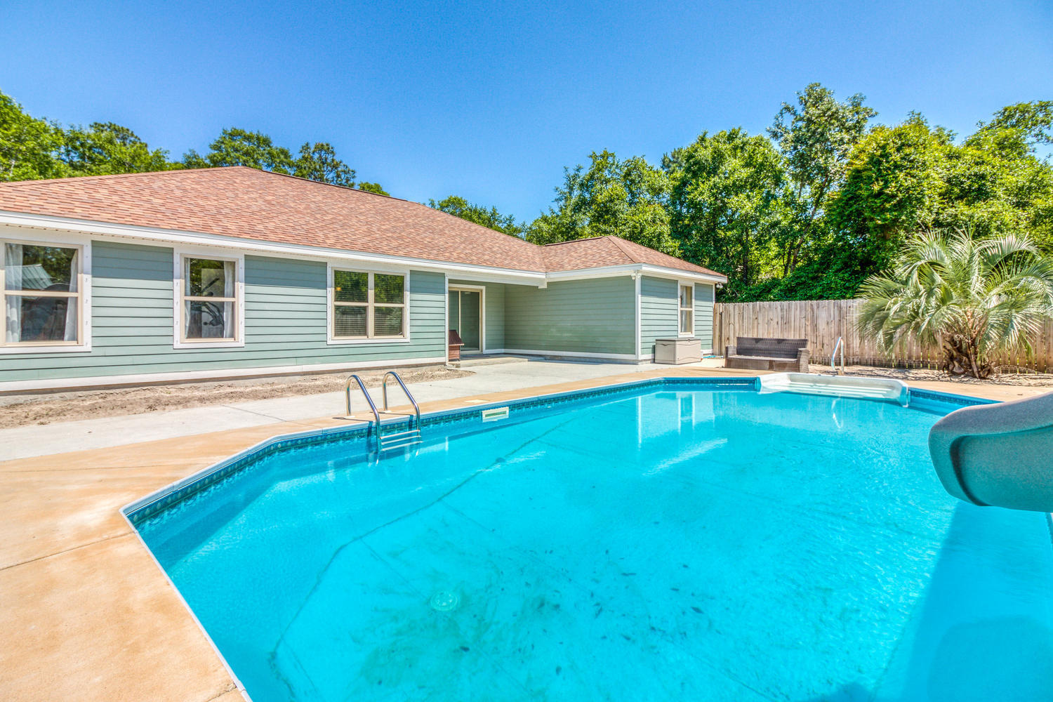 HOLLY WOODS - Residential