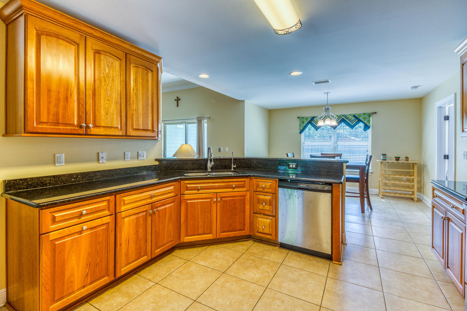 HOLLY WOODS - Residential