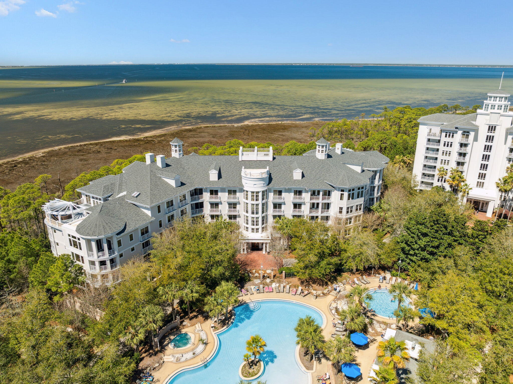 BAHIA CONDO - Residential