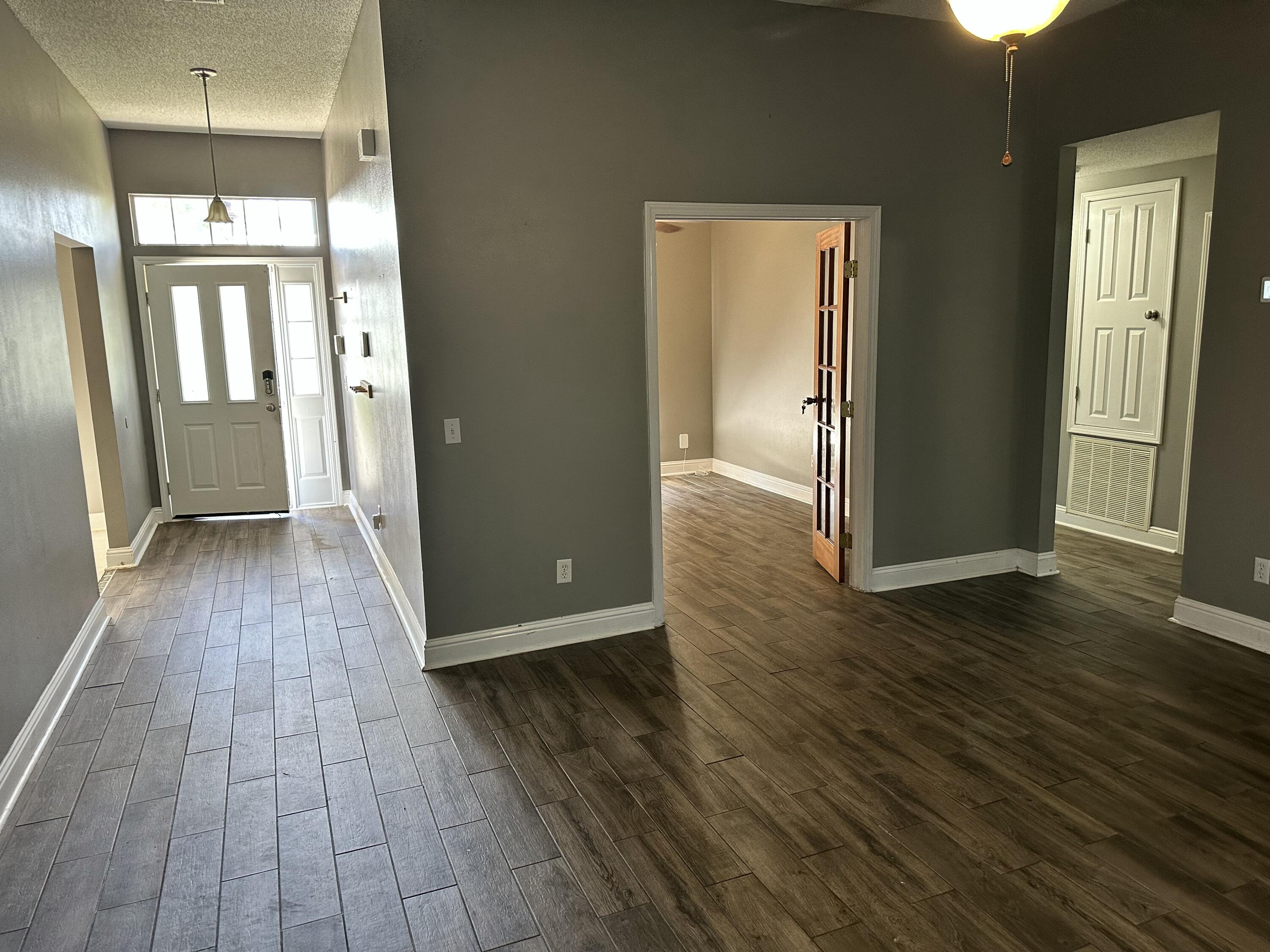 COUNTRY VIEW 10TH - Residential