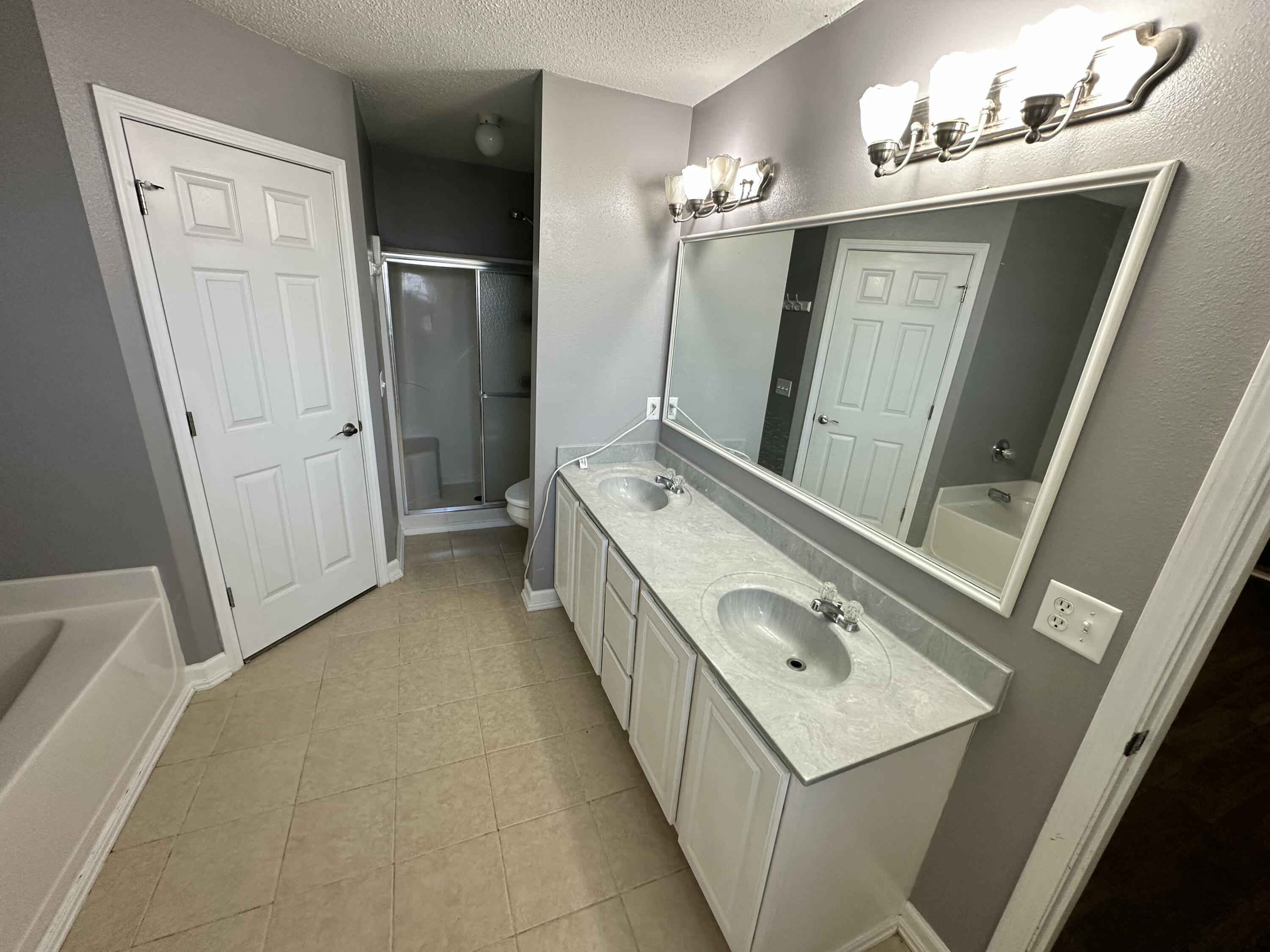 COUNTRY VIEW 10TH - Residential