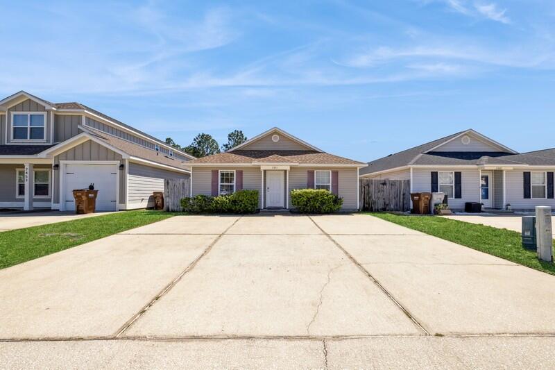2 bedroom, 2 full bathrooms located in Navarre - 15 minutes to Navarre Beach, 30 minutes to Hurlburt Field AFB. This unit is a duplex featuring tile flooring throughout, washer /dryer and ample space for parking. Pet friendly and nonsmoking. Call to schedule a showing today!