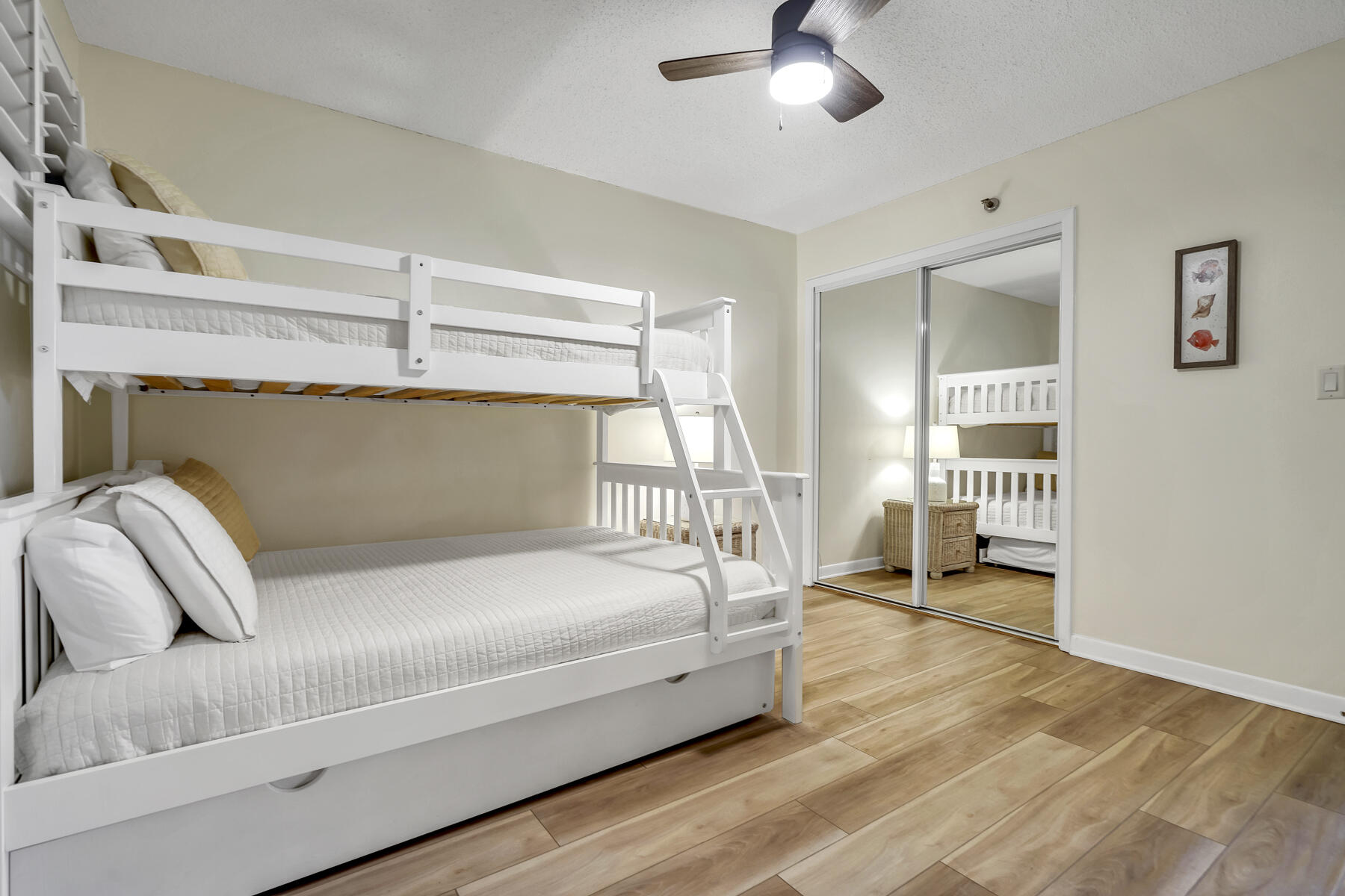 ISLANDER CONDO PH 2 - Residential