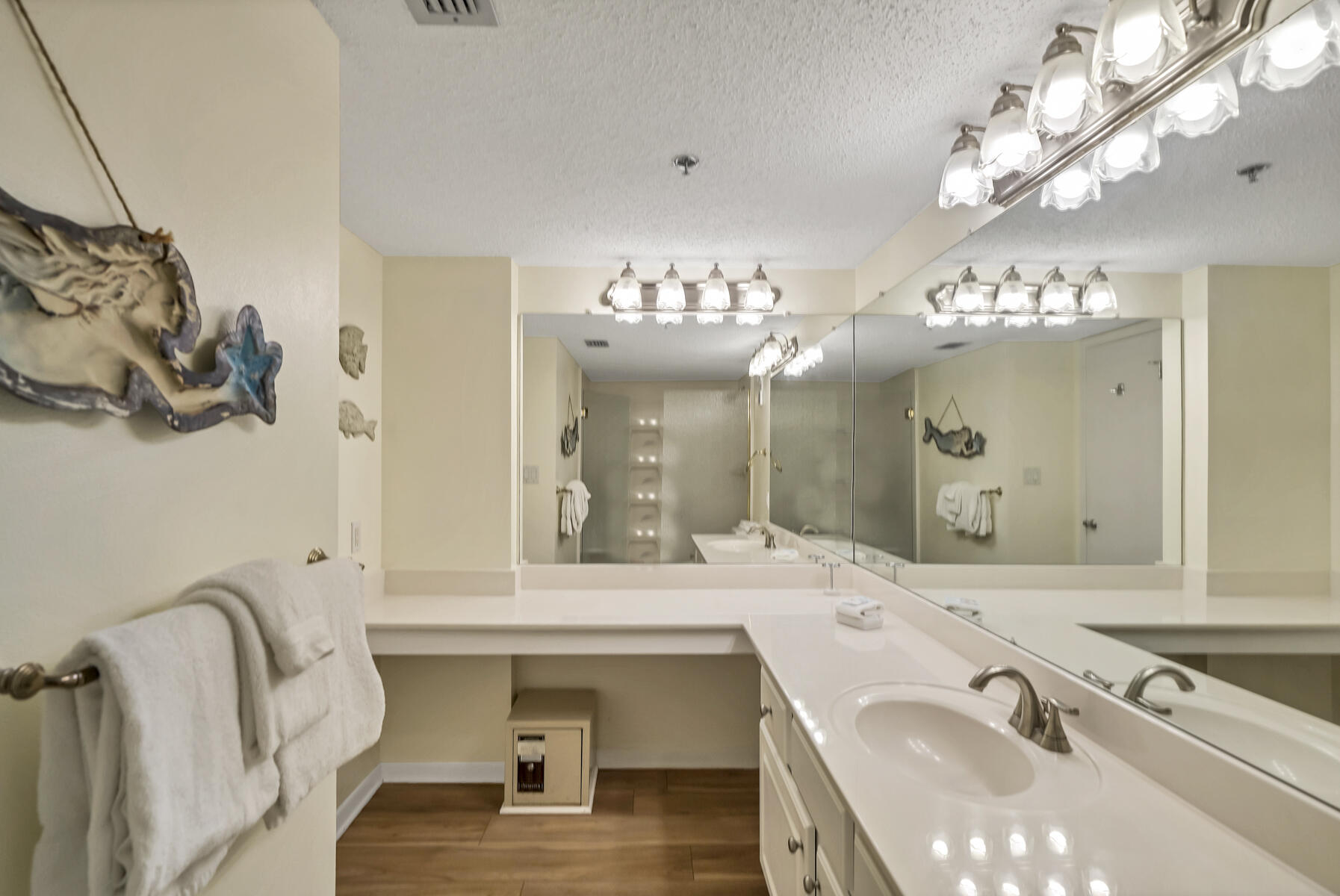 ISLANDER CONDO PH 2 - Residential