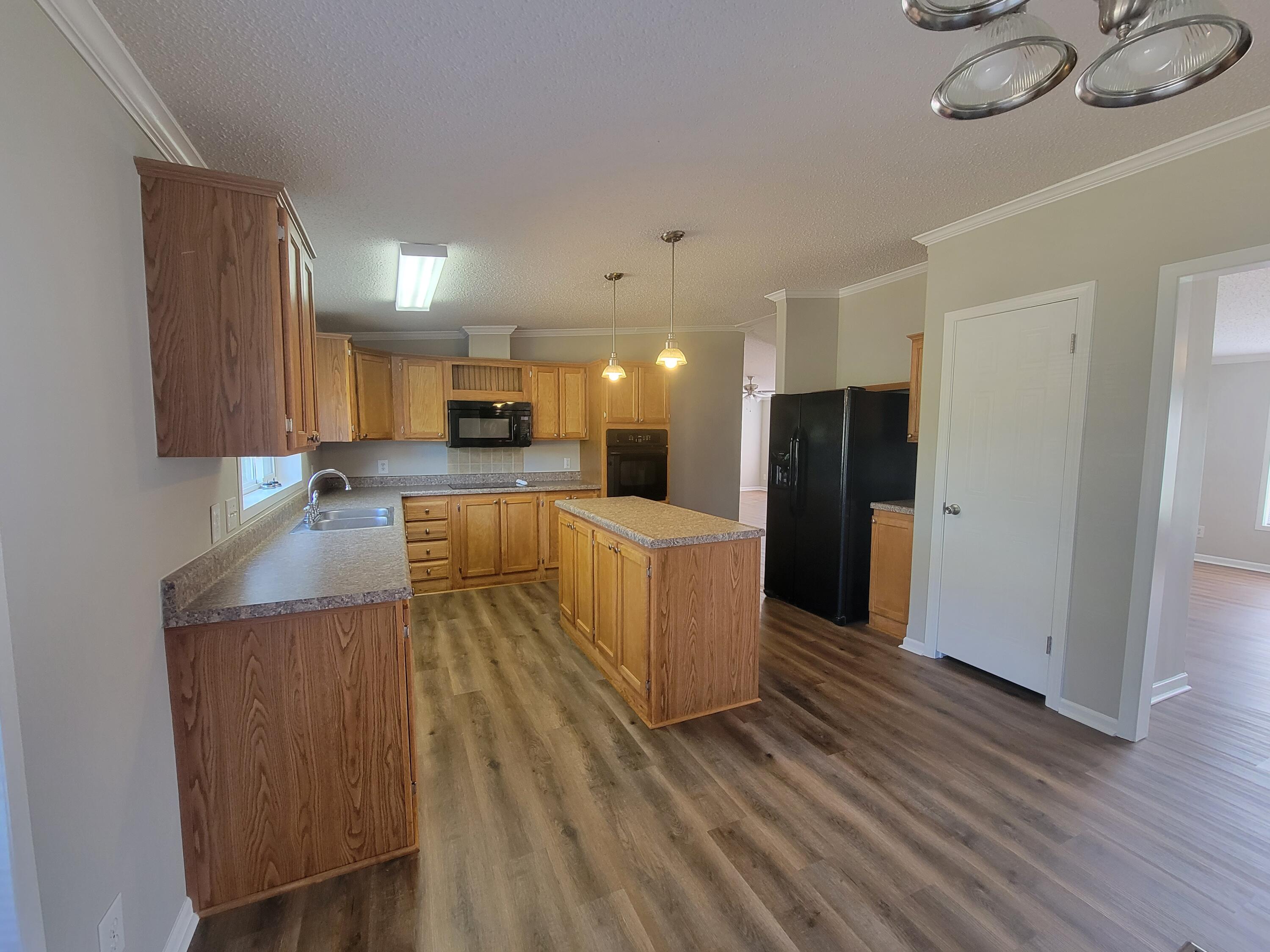 OAKWOOD LAKES ESTATES - Residential