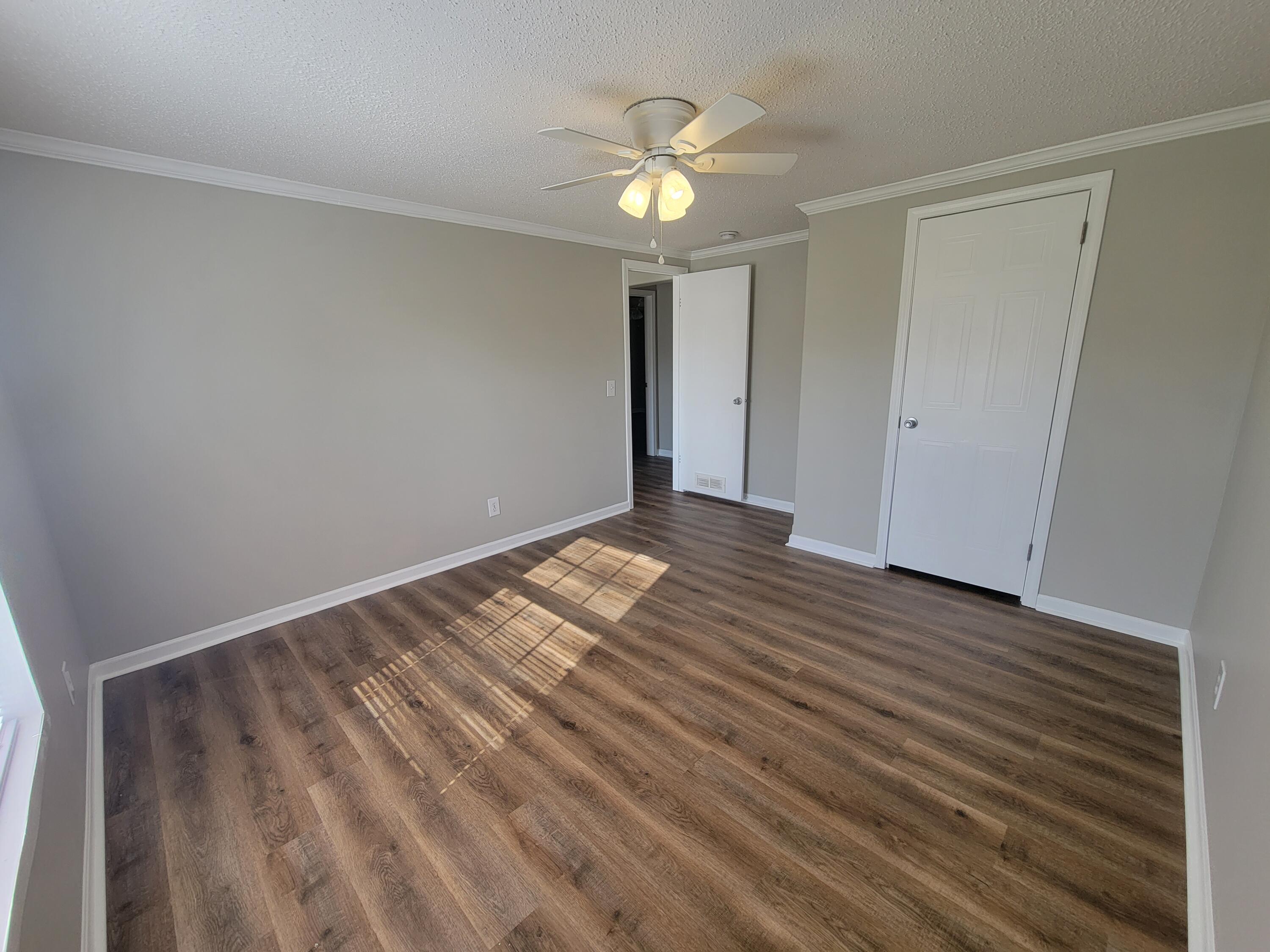 OAKWOOD LAKES ESTATES - Residential