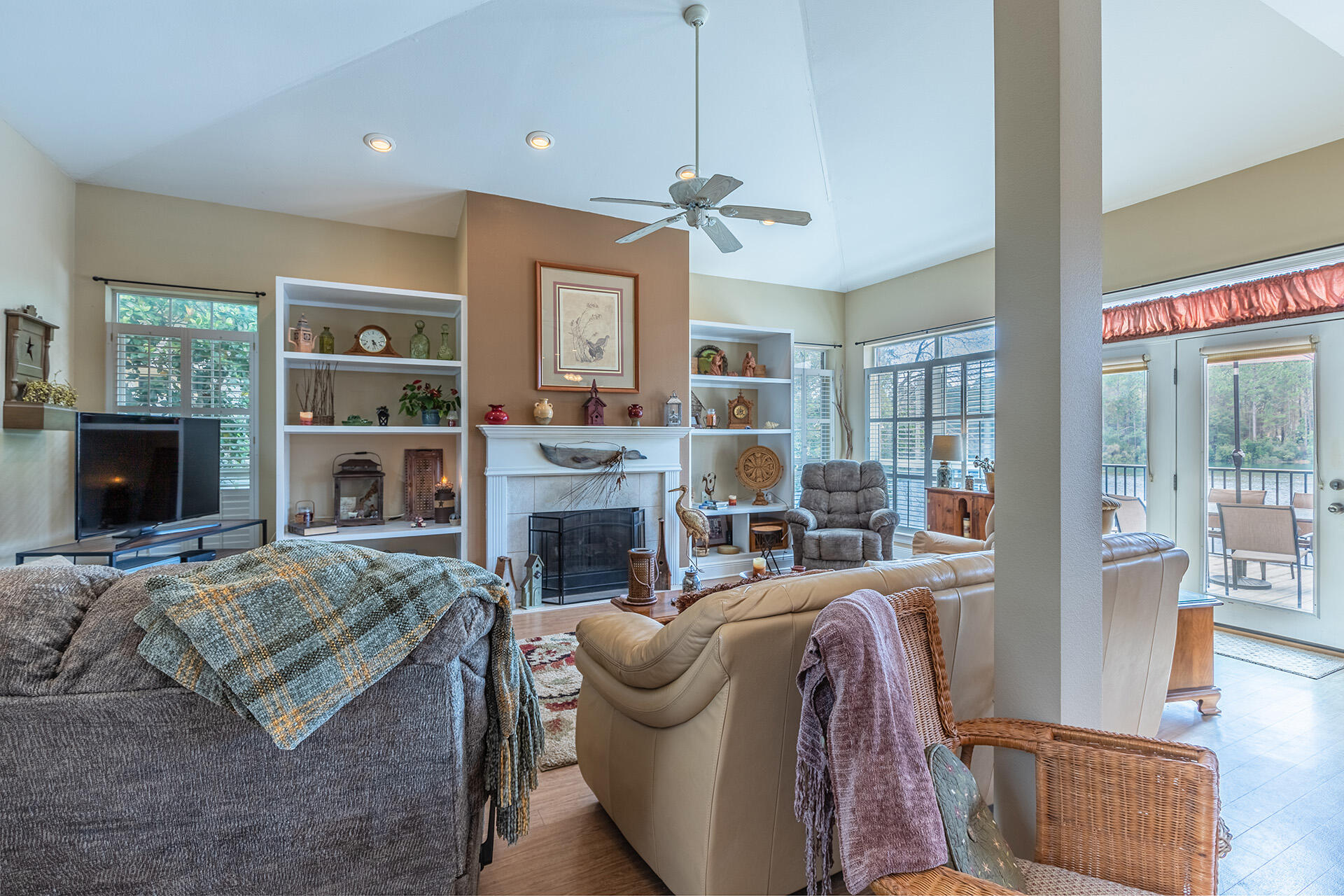 HIDDEN LAKES - Residential