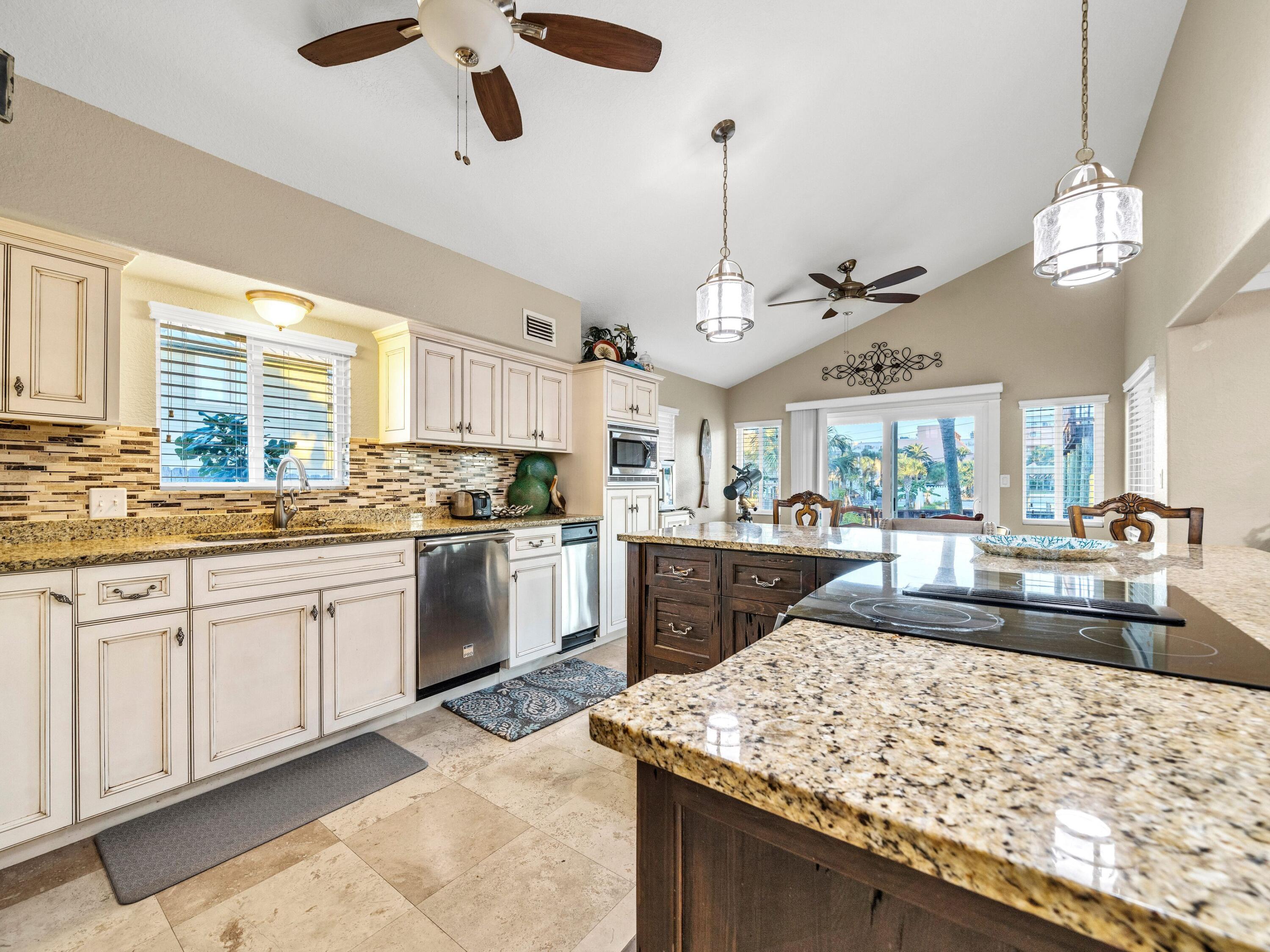 HOLIDAY ISLE - Residential