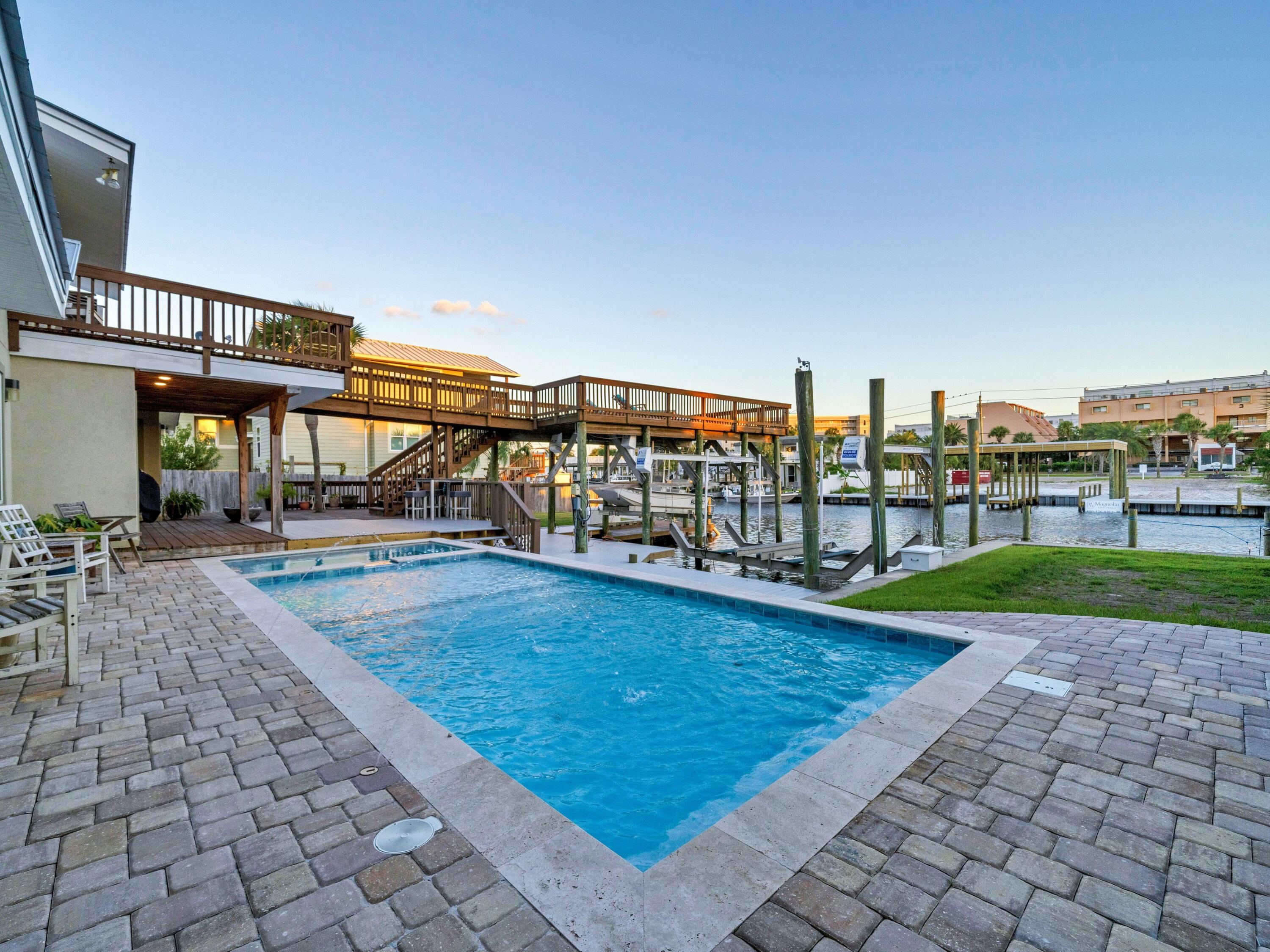 HOLIDAY ISLE - Residential