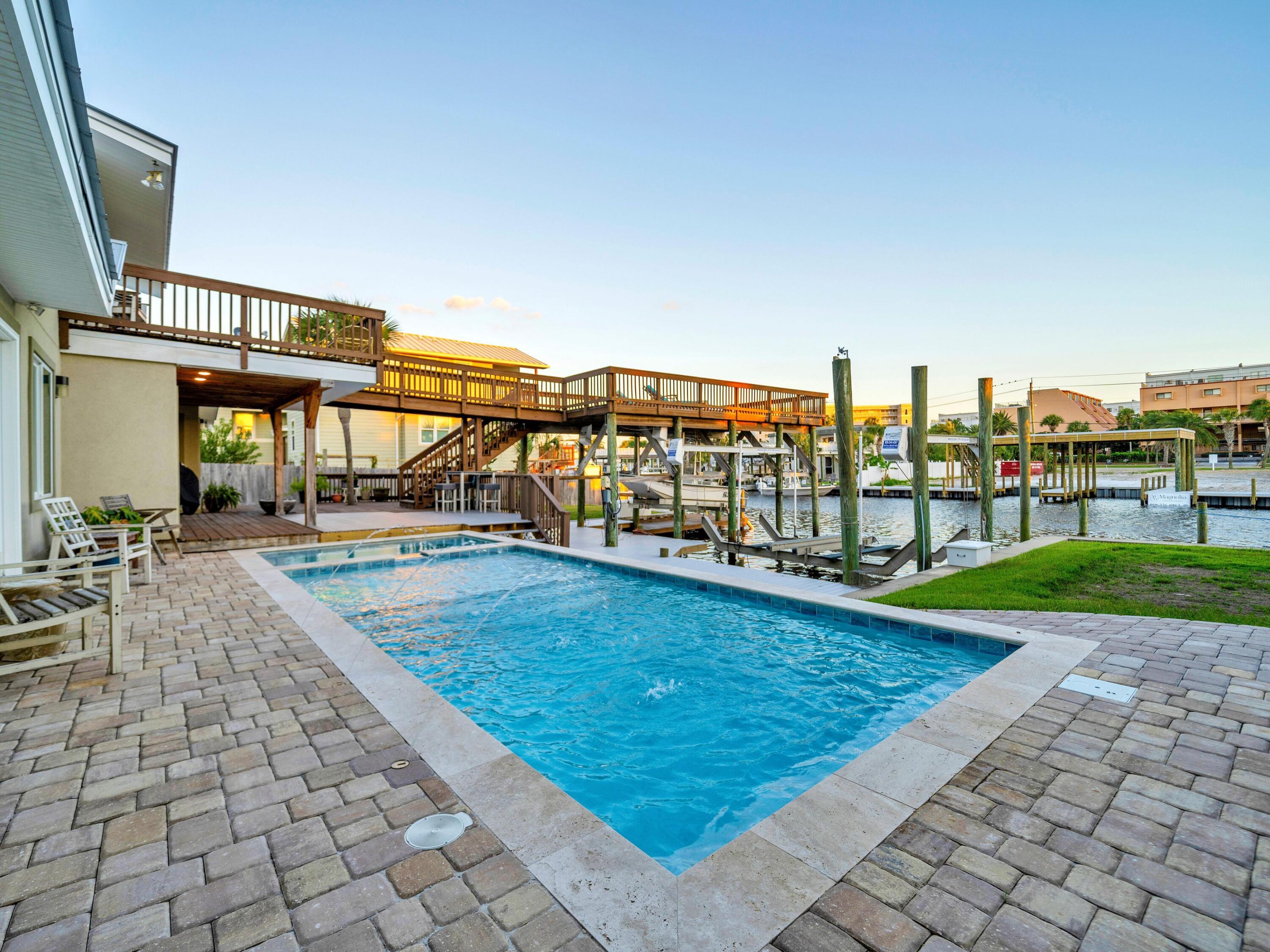 HOLIDAY ISLE - Residential