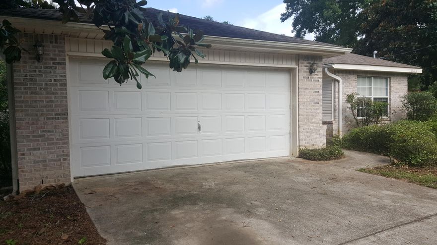 REO. Great home in a great location! This home has so much to offer. Inside the home you have a fantastic split bedroom floorplan, eat-in kitchen featuring granite countertops, and plenty of cabinets for storage. Both the living room and master bedroom feature a trey ceilings, which make for a unique touch in both rooms. The master ensuite has it all: double vanity, garden tub, separate shower, massive walk-in closet, and a linen closet! In the privately-fenced backyard you have a screened porch and lots of space. Located just minutes from schools and shopping, as well as less than ten miles away from Eglin AFB!