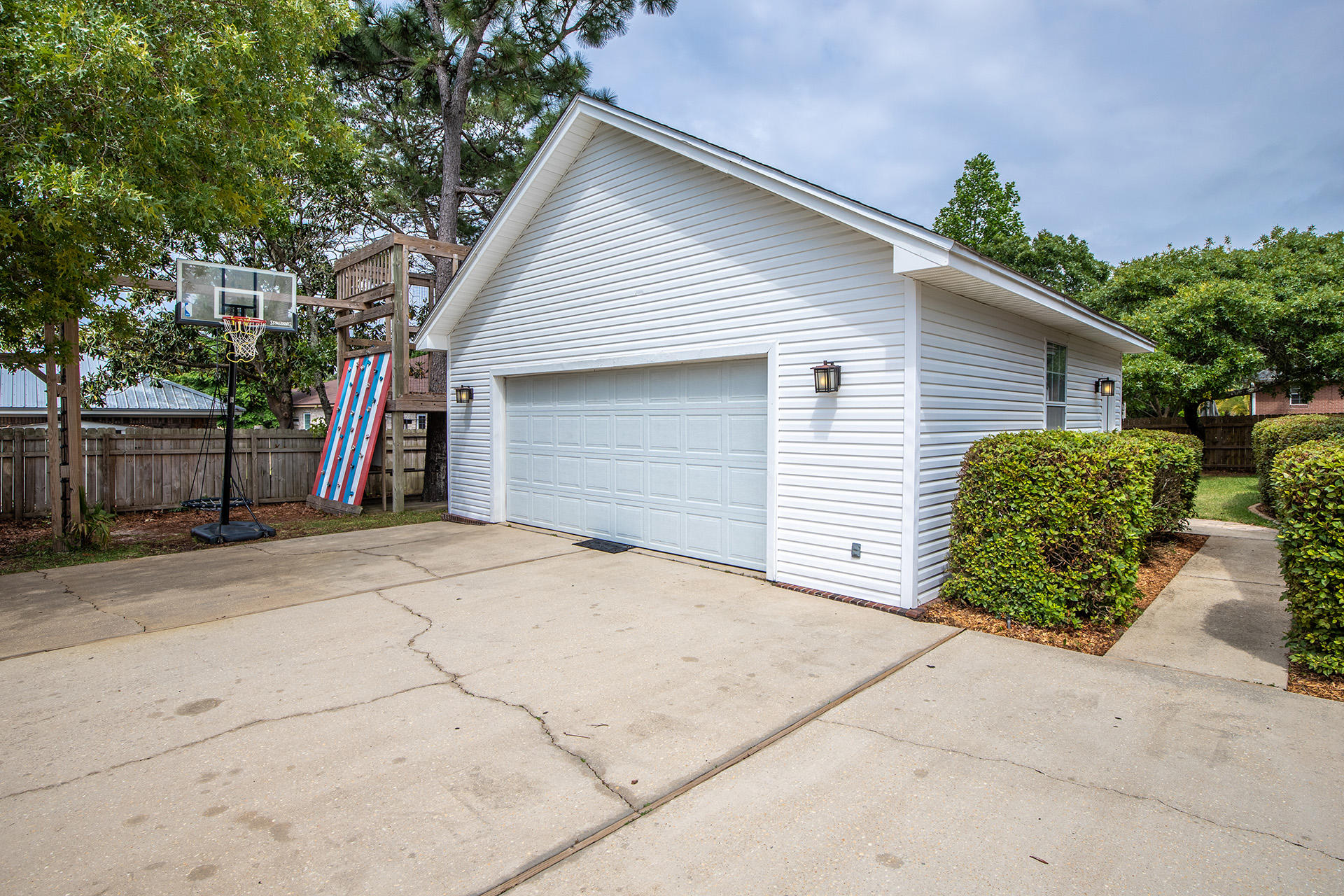 RAINTREE ESTATES - Residential