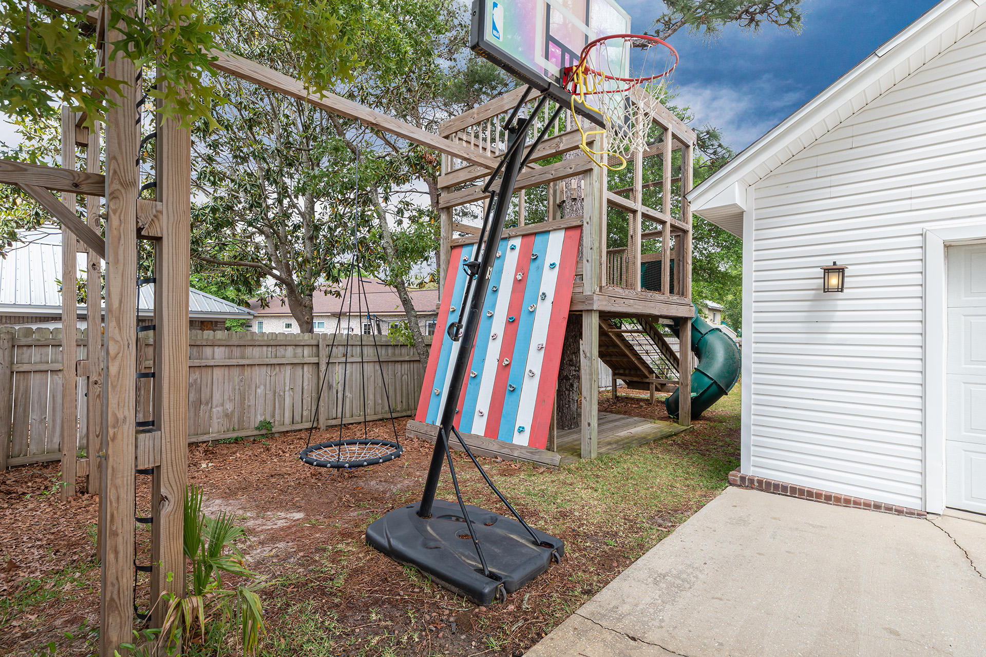 RAINTREE ESTATES - Residential