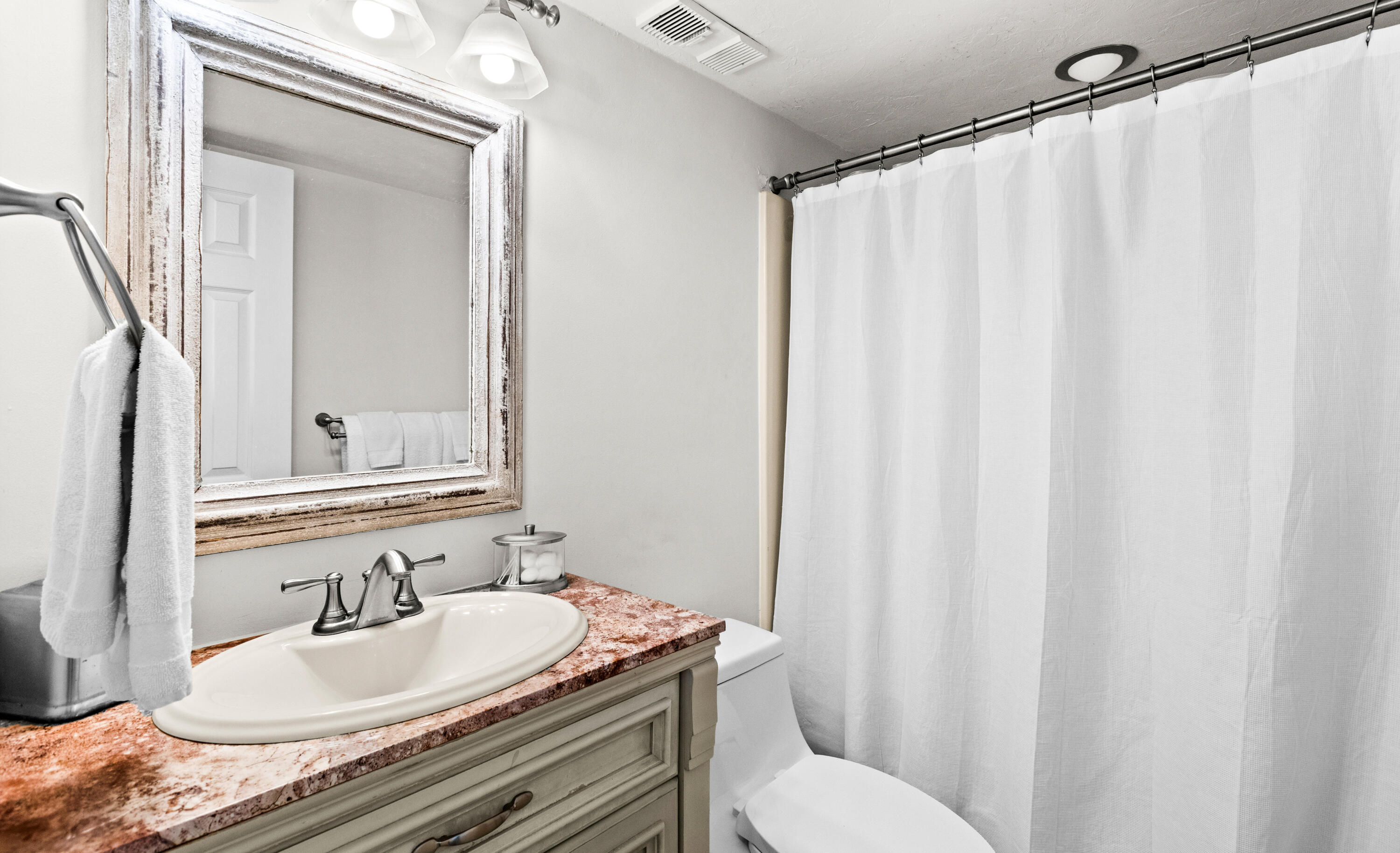 ONE SEAGROVE PLACE CONDOMINIUM - Residential