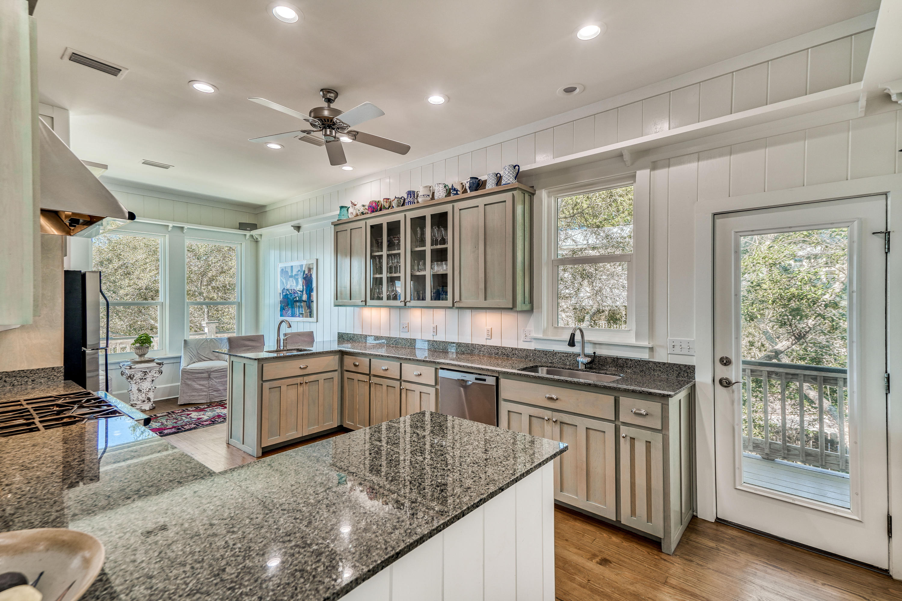 BEACH HIGHLAND - Residential