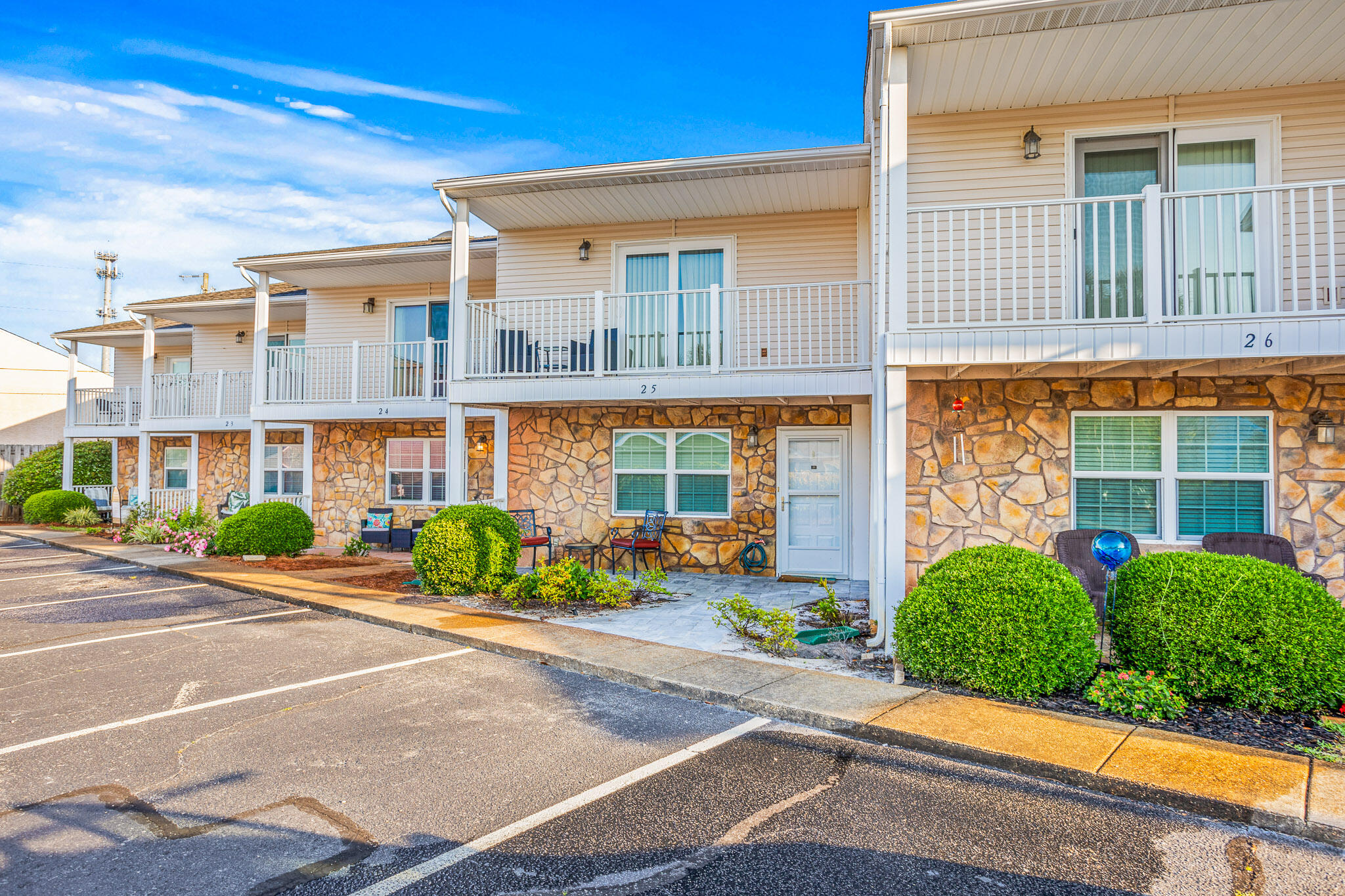WOODLAND SHORES T/H PH 1 - Residential