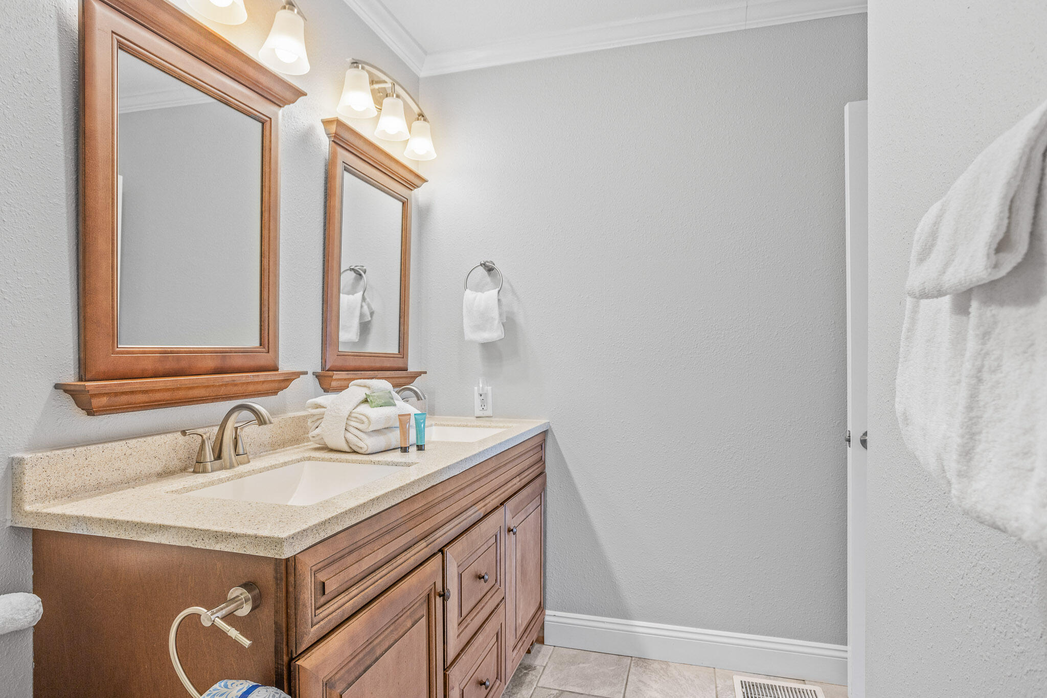 WOODLAND SHORES T/H PH 1 - Residential