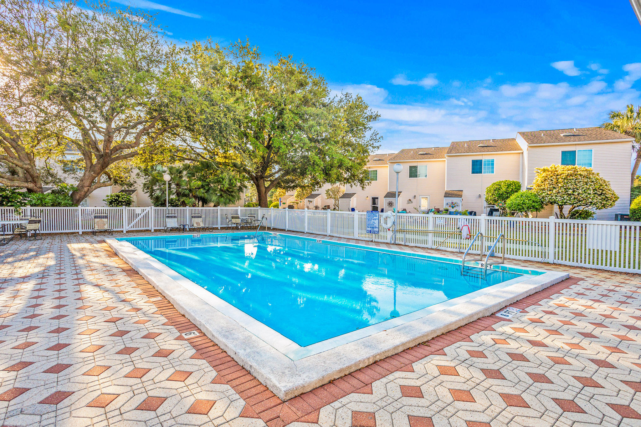 WOODLAND SHORES T/H PH 1 - Residential