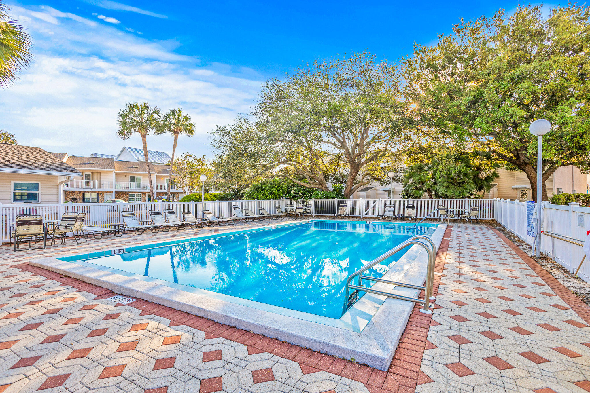 WOODLAND SHORES T/H PH 1 - Residential