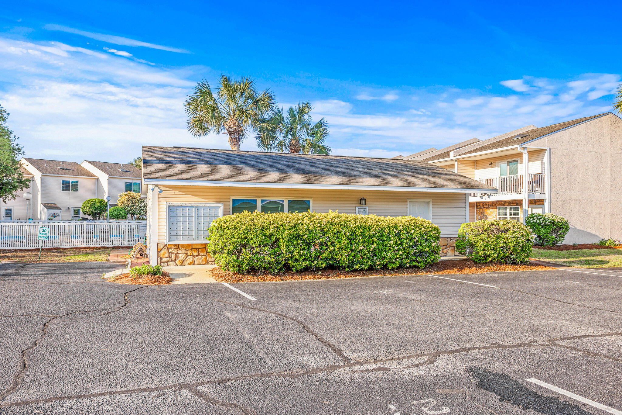 WOODLAND SHORES T/H PH 1 - Residential
